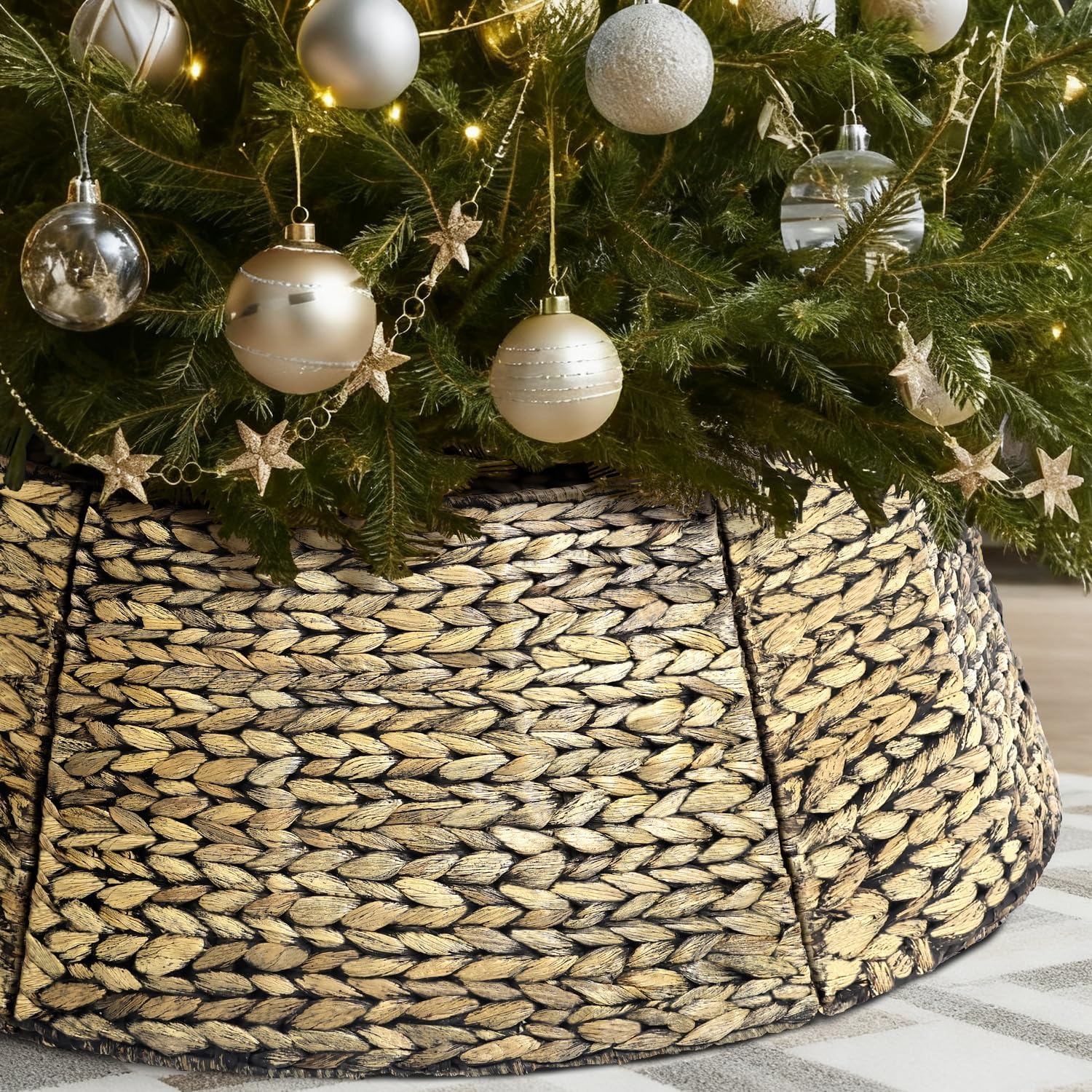 8-Piece Rattan Christmas Tree Collar for Rustic Holiday Decor