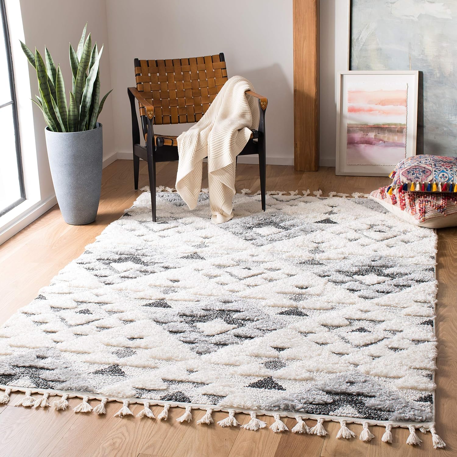 SAFAVIEH Moroccan Tassel Shag Area Rug - Cozy & Stylish 6ft x 8ft