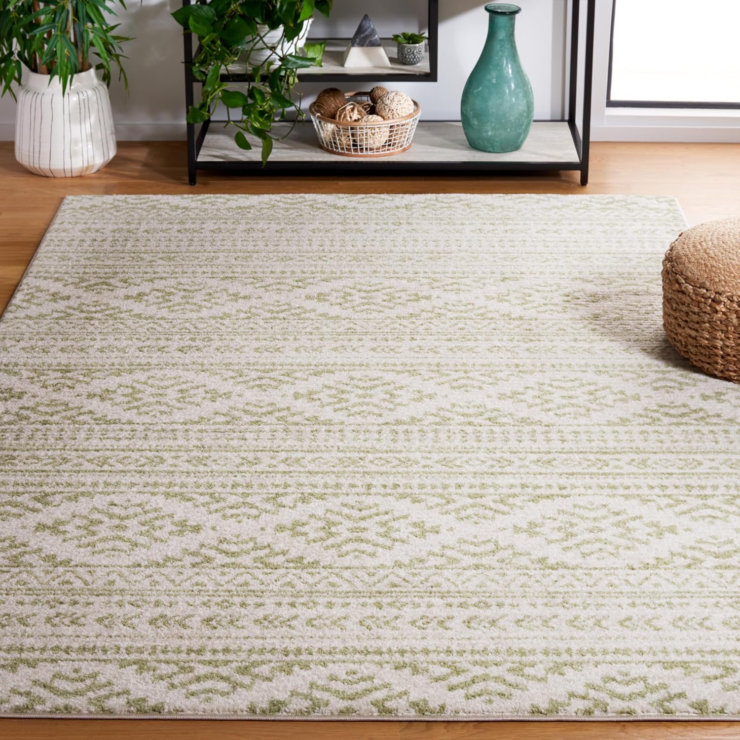 SAFAVIEH Tulum Collection Accent Rug - Stylish & Durable Design
