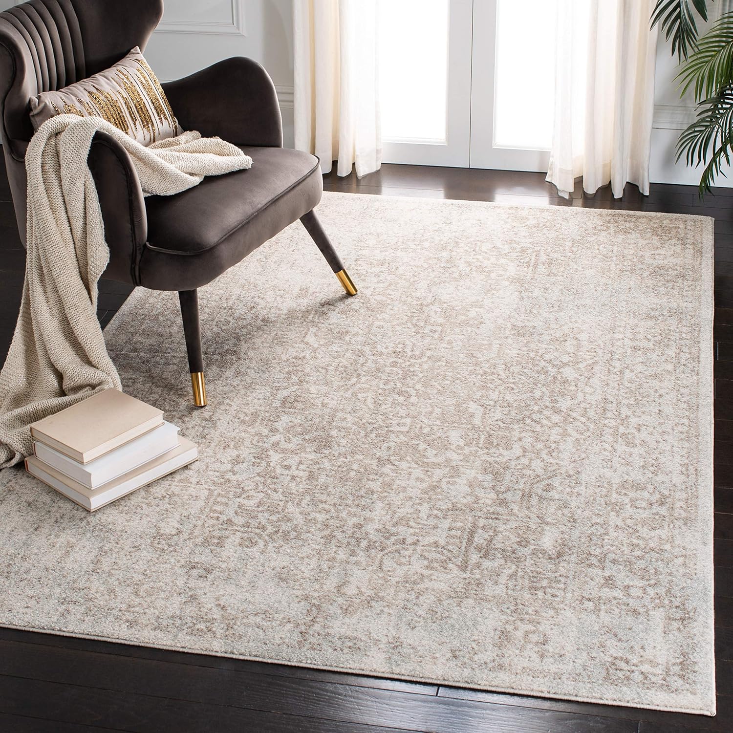 SAFAVIEH Evoke Collection 4ft x 6ft Ivory / Taupe Accent Rug