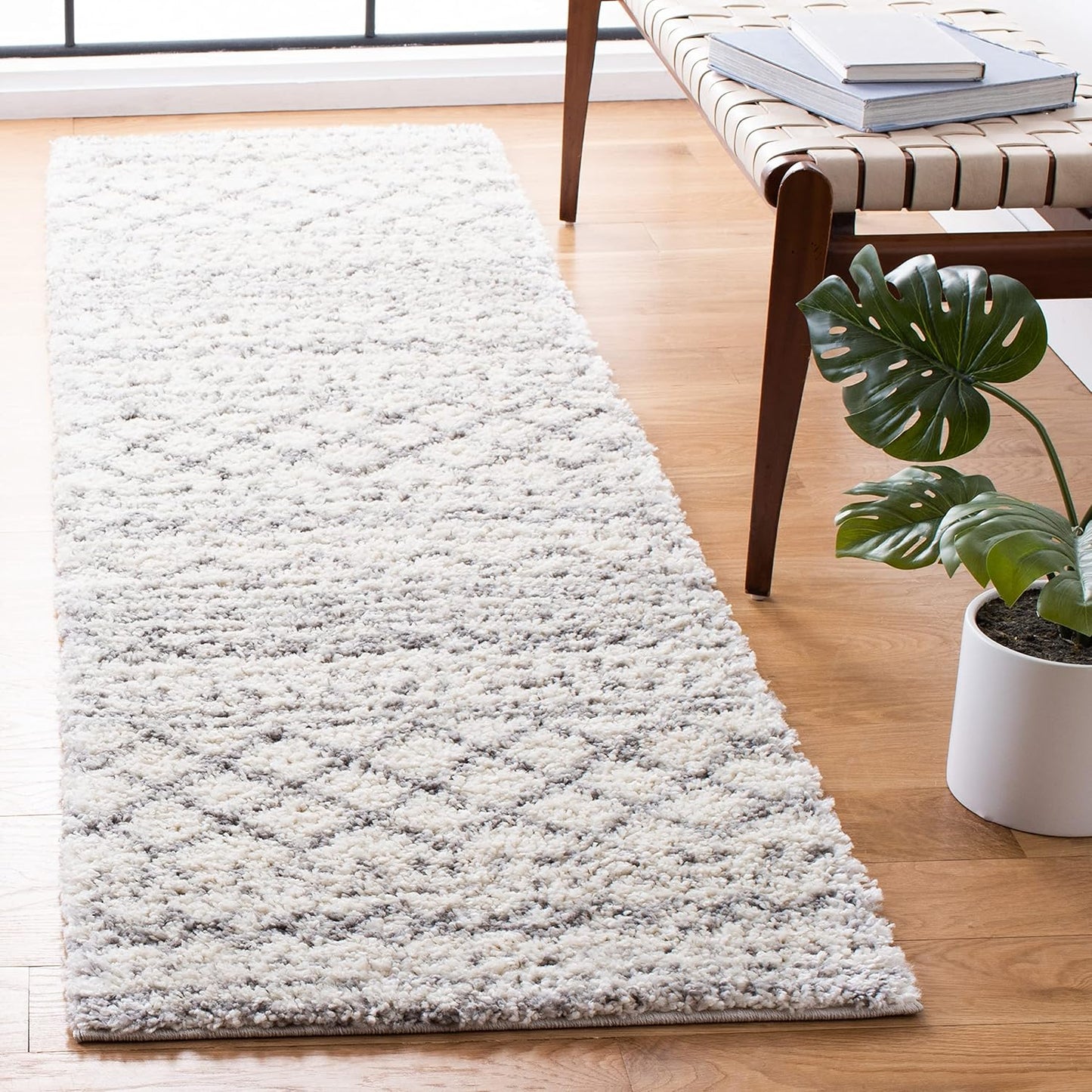 SAFAVIEH Arizona Shag Runner Rug - Stylish and Durable Design