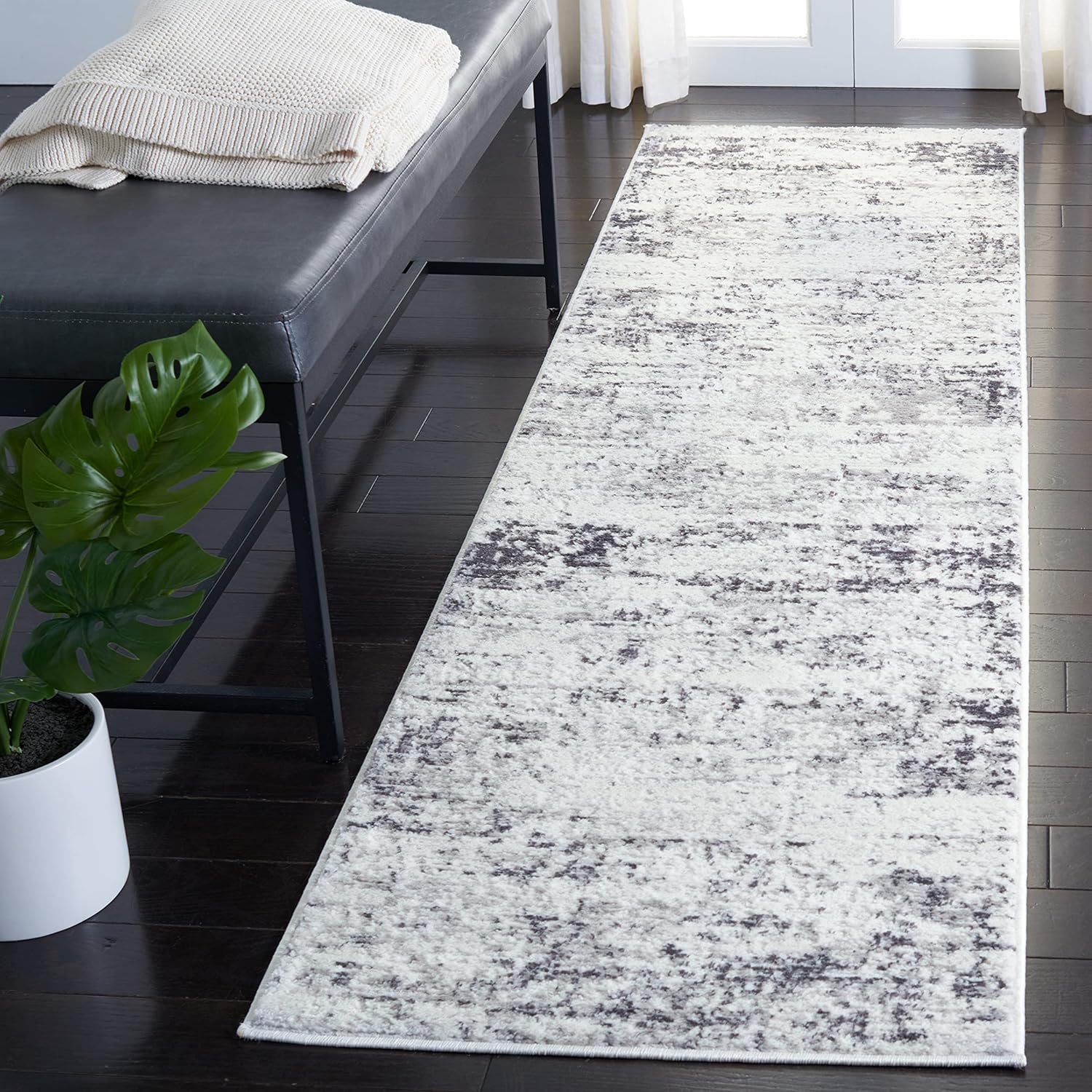 SAFAVIEH Amelia Collection Runner Rug - Modern Abstract Design