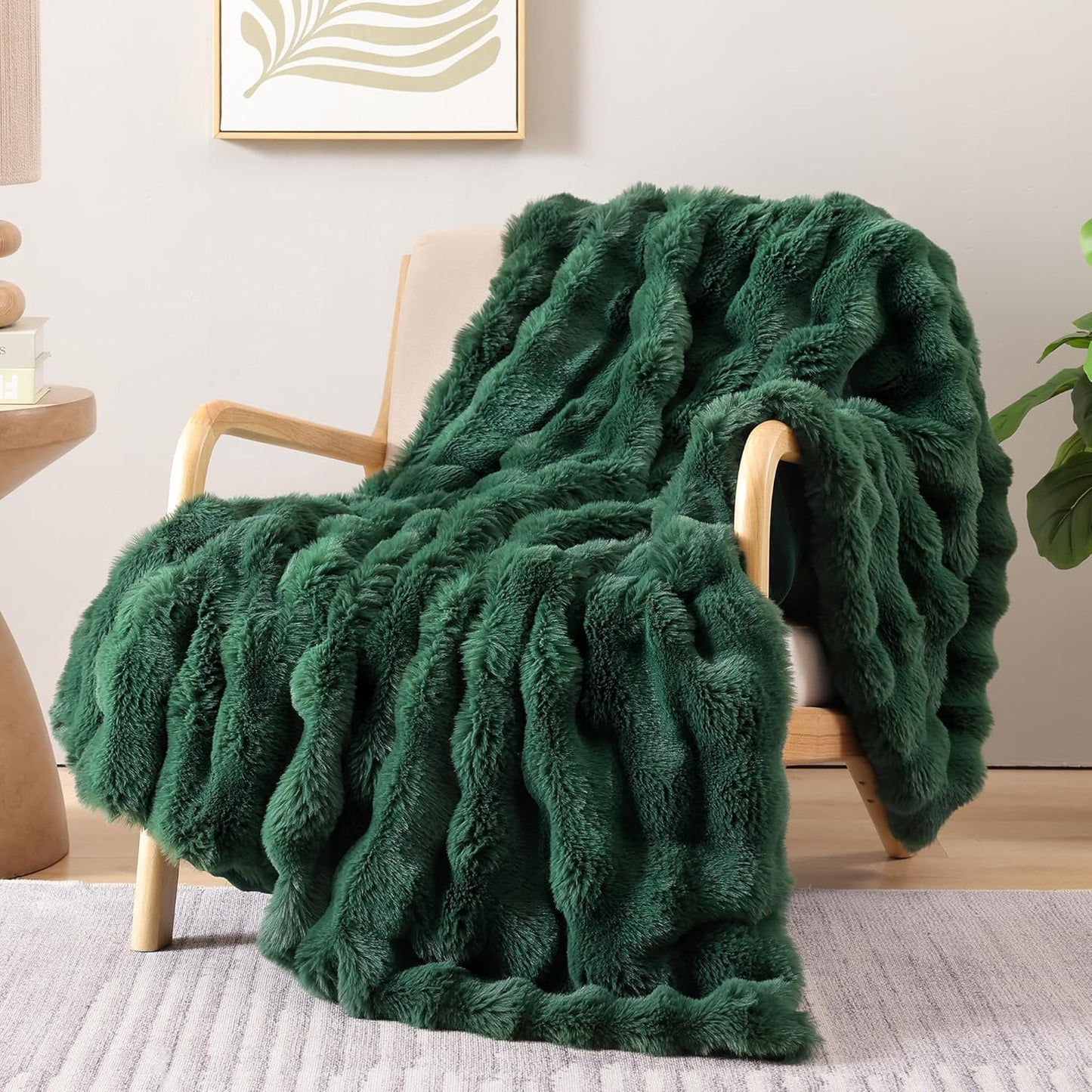 Smoofy Faux Fur Throw Blanket for Couch - Dark Green Cozy Decor