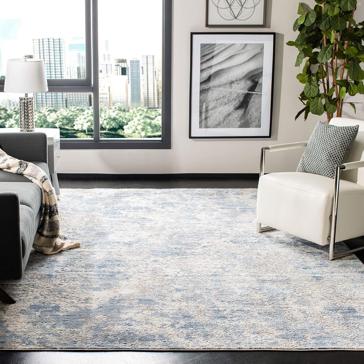 SAFAVIEH Amelia Collection Area Rug - Modern Abstract Design