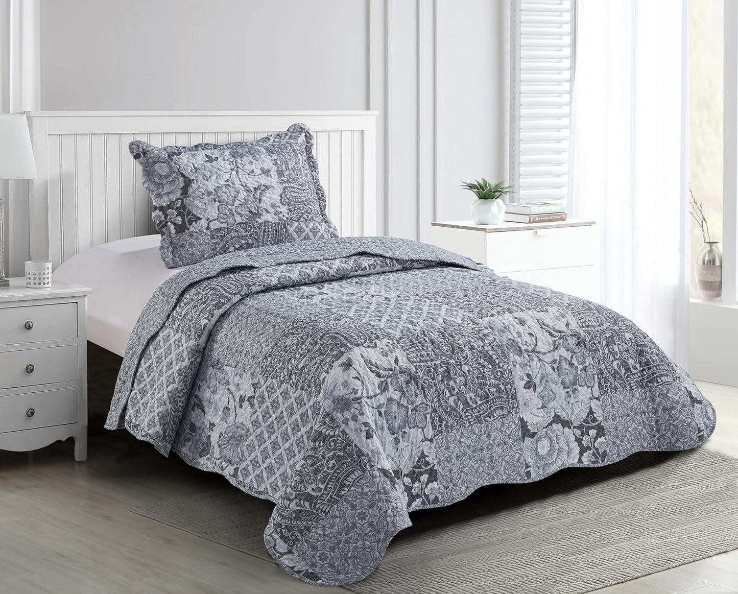 Brilliant Sunshine Grey Flowers Patchwork Twin Quilt Set Review