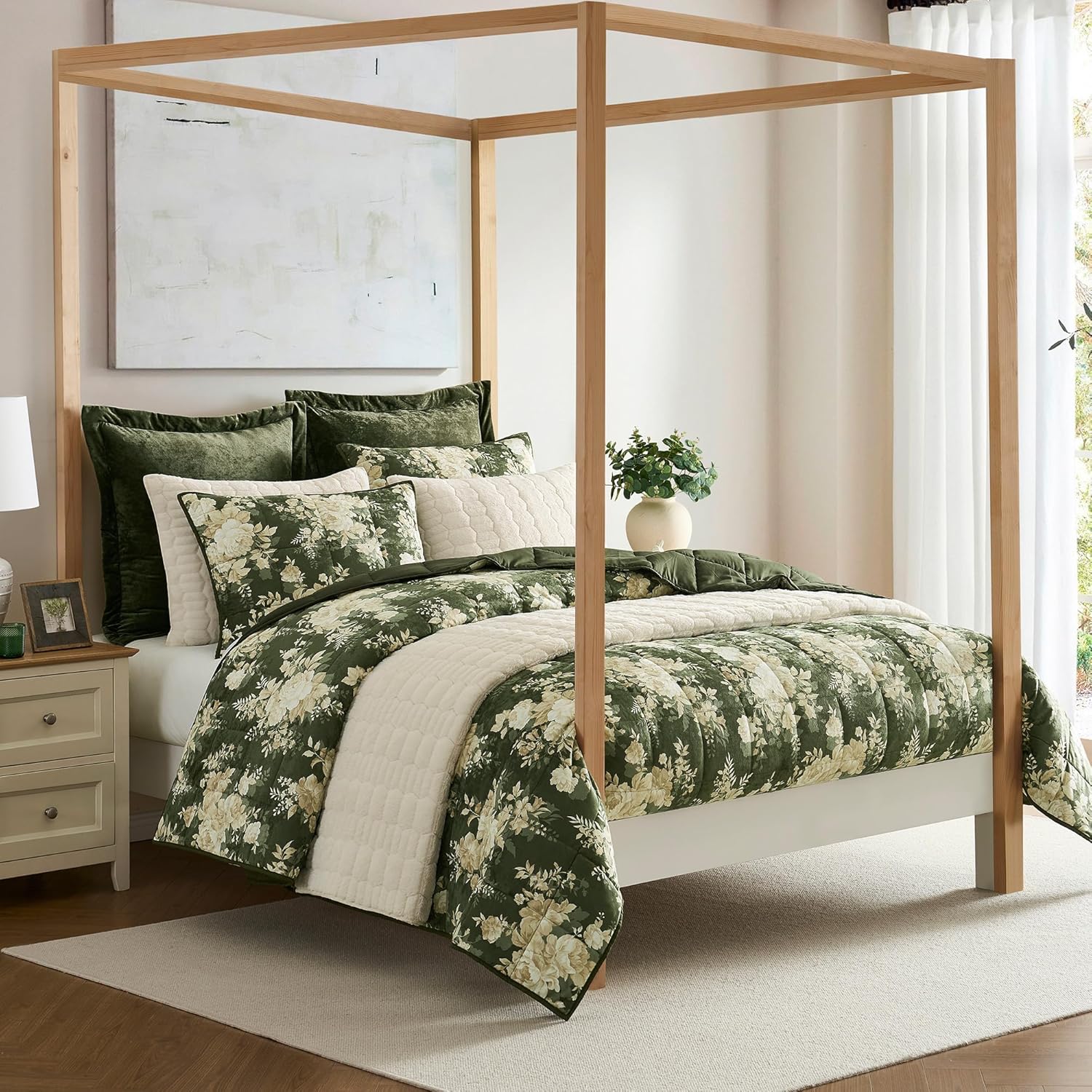 Luxurious Velvet Quilt Set in Army Green for King Size Bedding