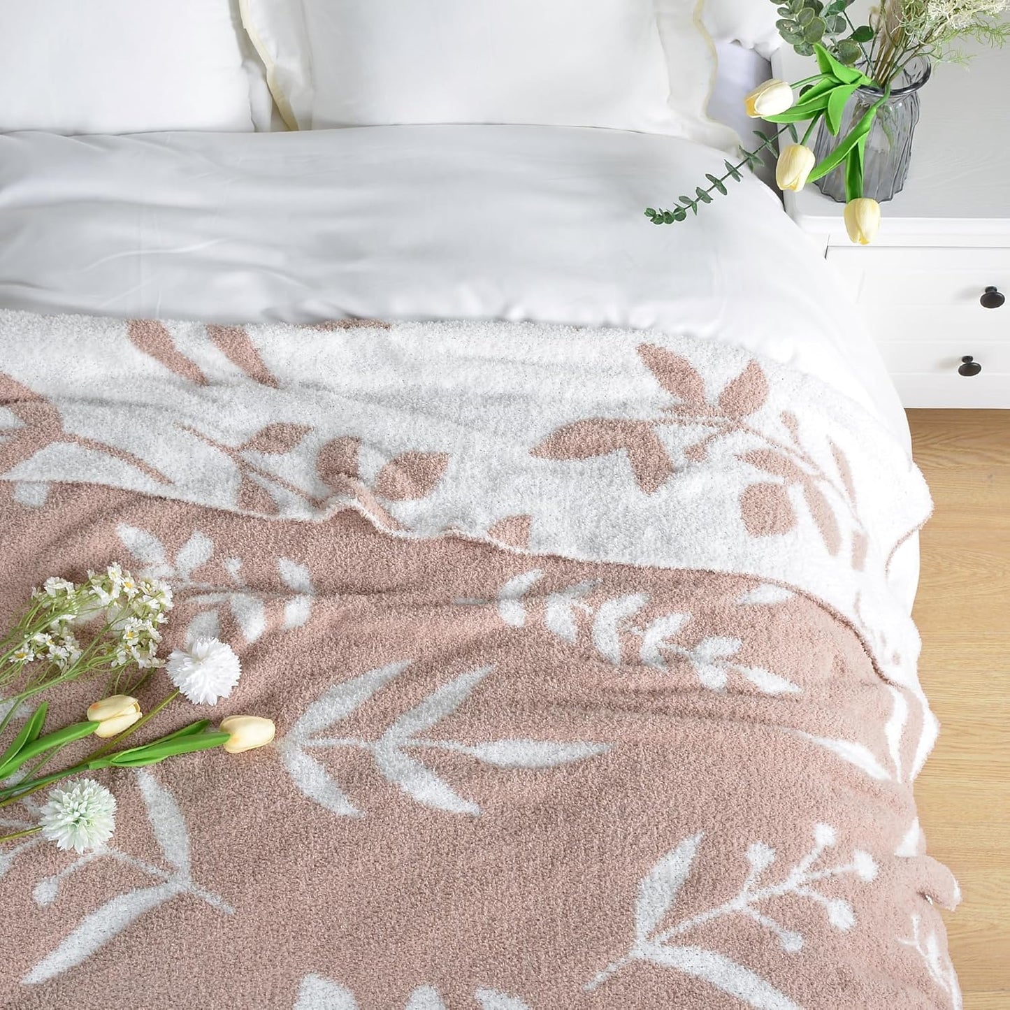 Leaf Pattern Throw Blanket for Bed Couch Stylish Home Decor