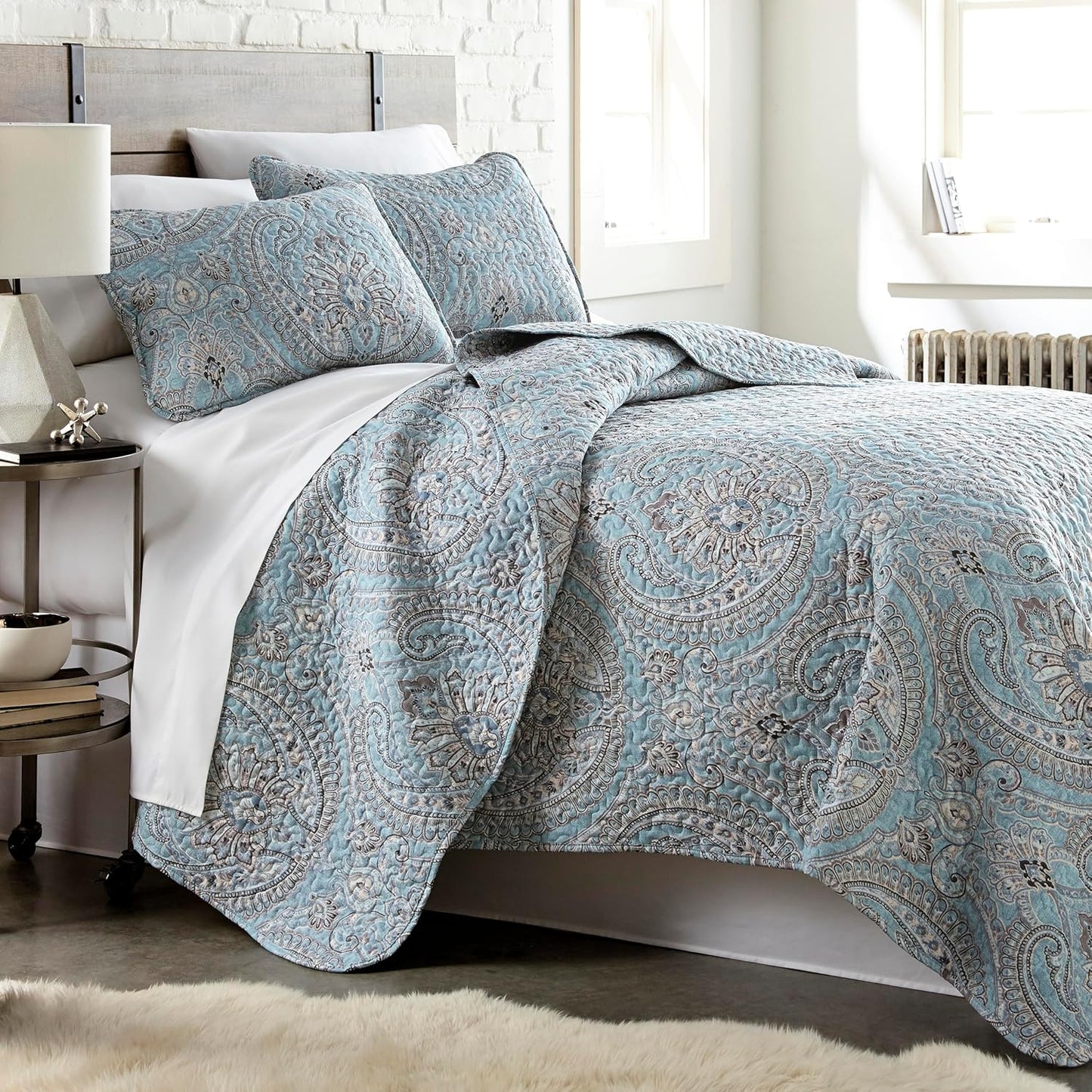Oversized Quilt King Size Bedding Set with Matching Shams