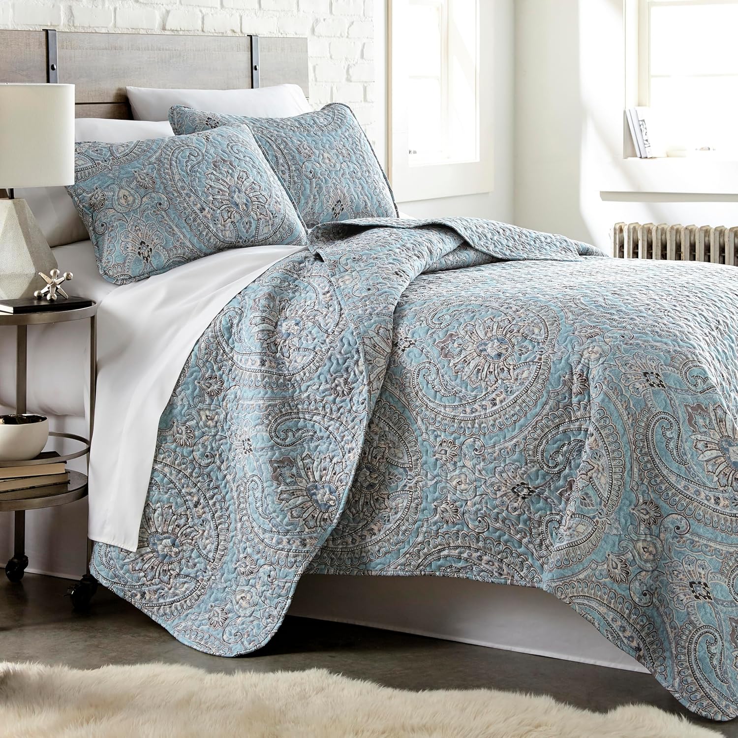 Oversized Quilt King Size Bedding Set with Matching Shams