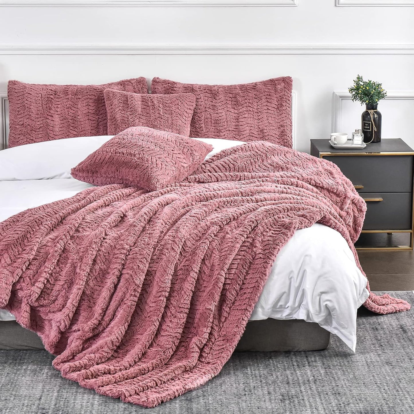 YUSOKI Luxury Faux Fur Twin XL Blanket for Cozy Home Decor