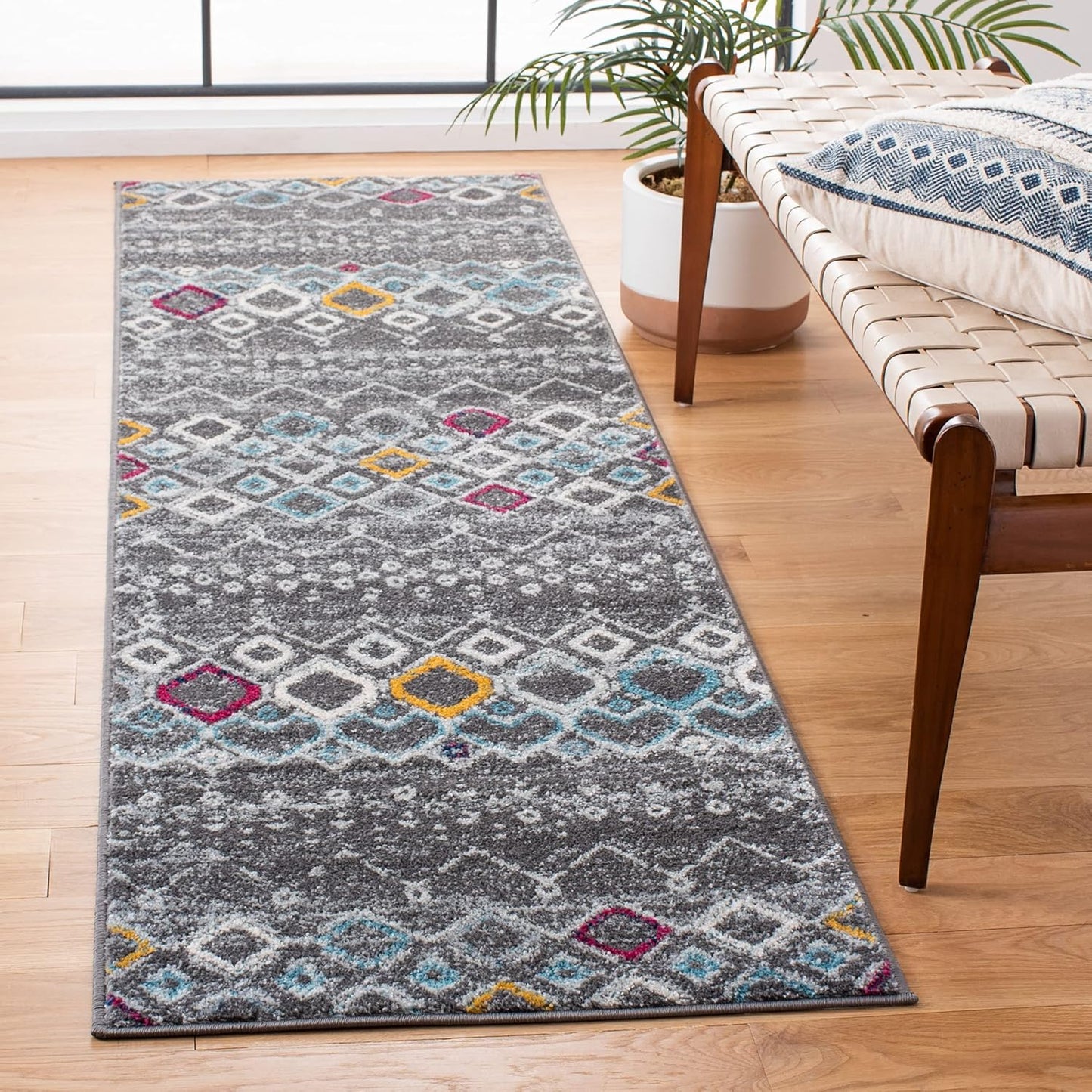 SAFAVIEH Amsterdam Collection Runner Rug - Stylish & Durable