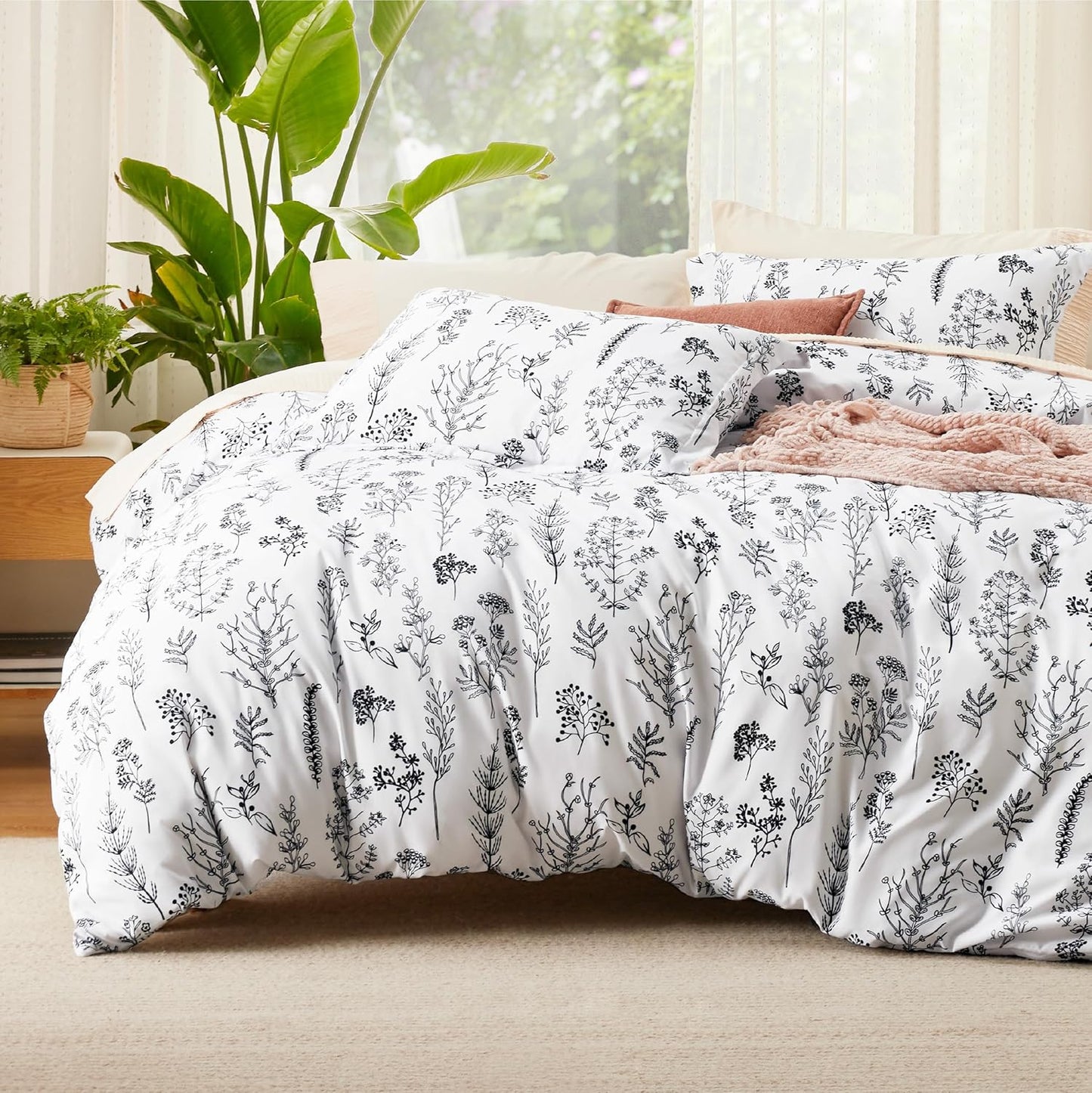 Reversible White Queen Duvet Cover Set with Floral Patterns