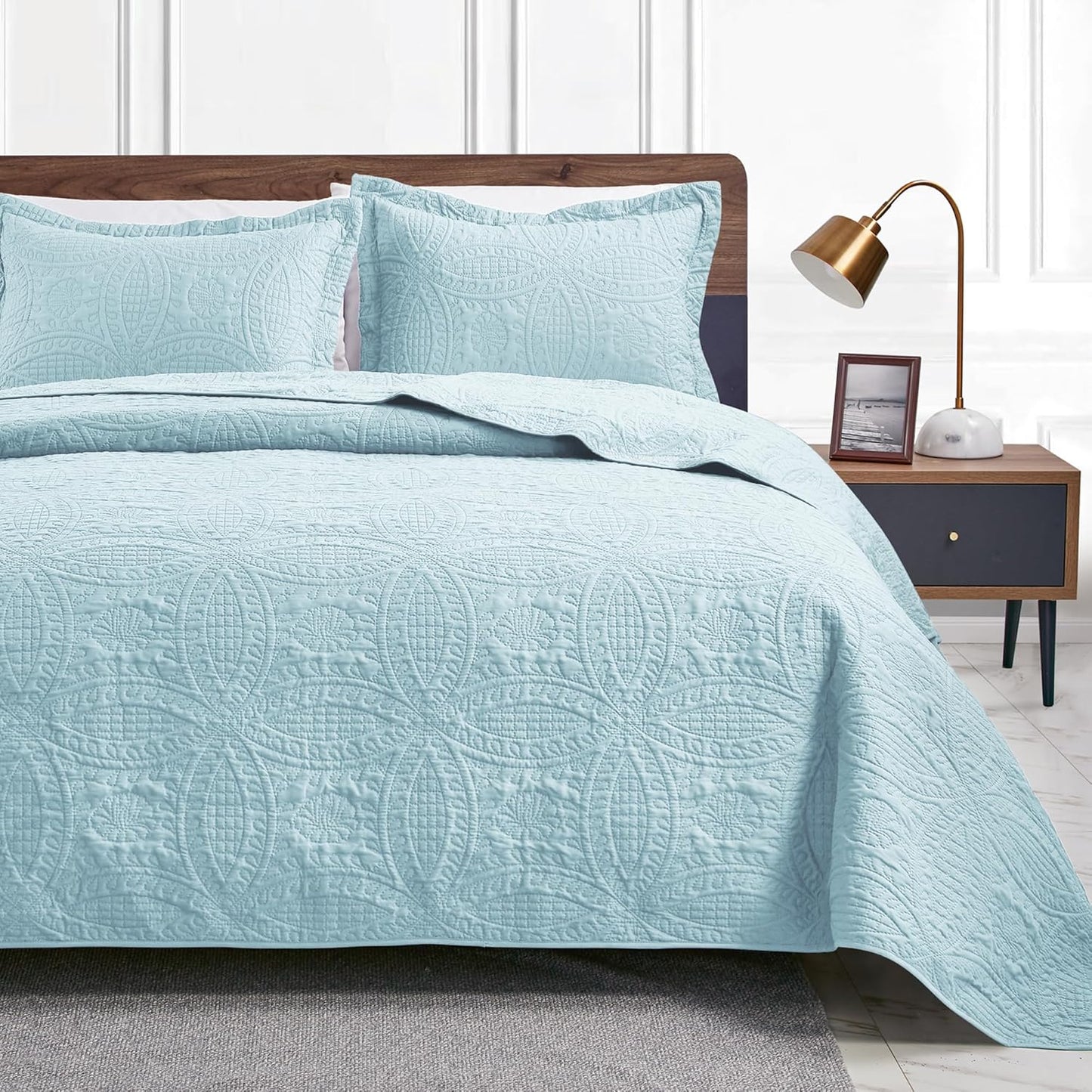 Love's Cabin California King Size Quilt Set for All Seasons