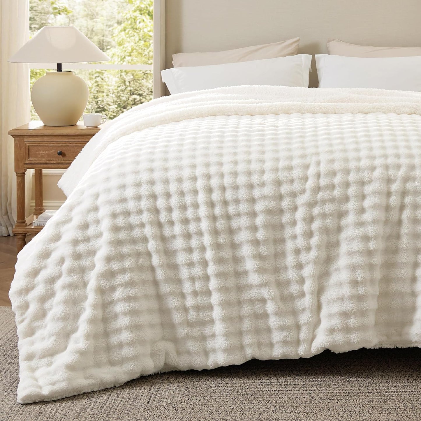 Bedsure Bubble Sherpa Blanket Queen Size for Cozy Winter Nights