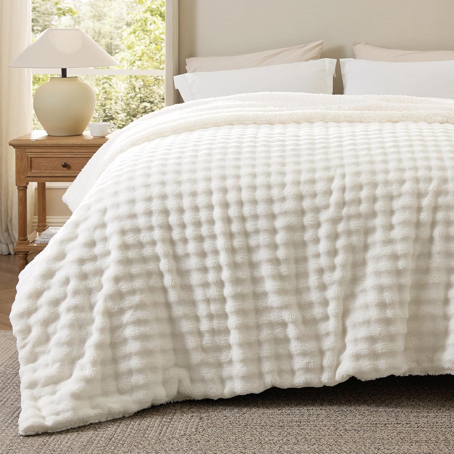 Bedsure Bubble Sherpa Blanket Queen Size for Cozy Winter Nights