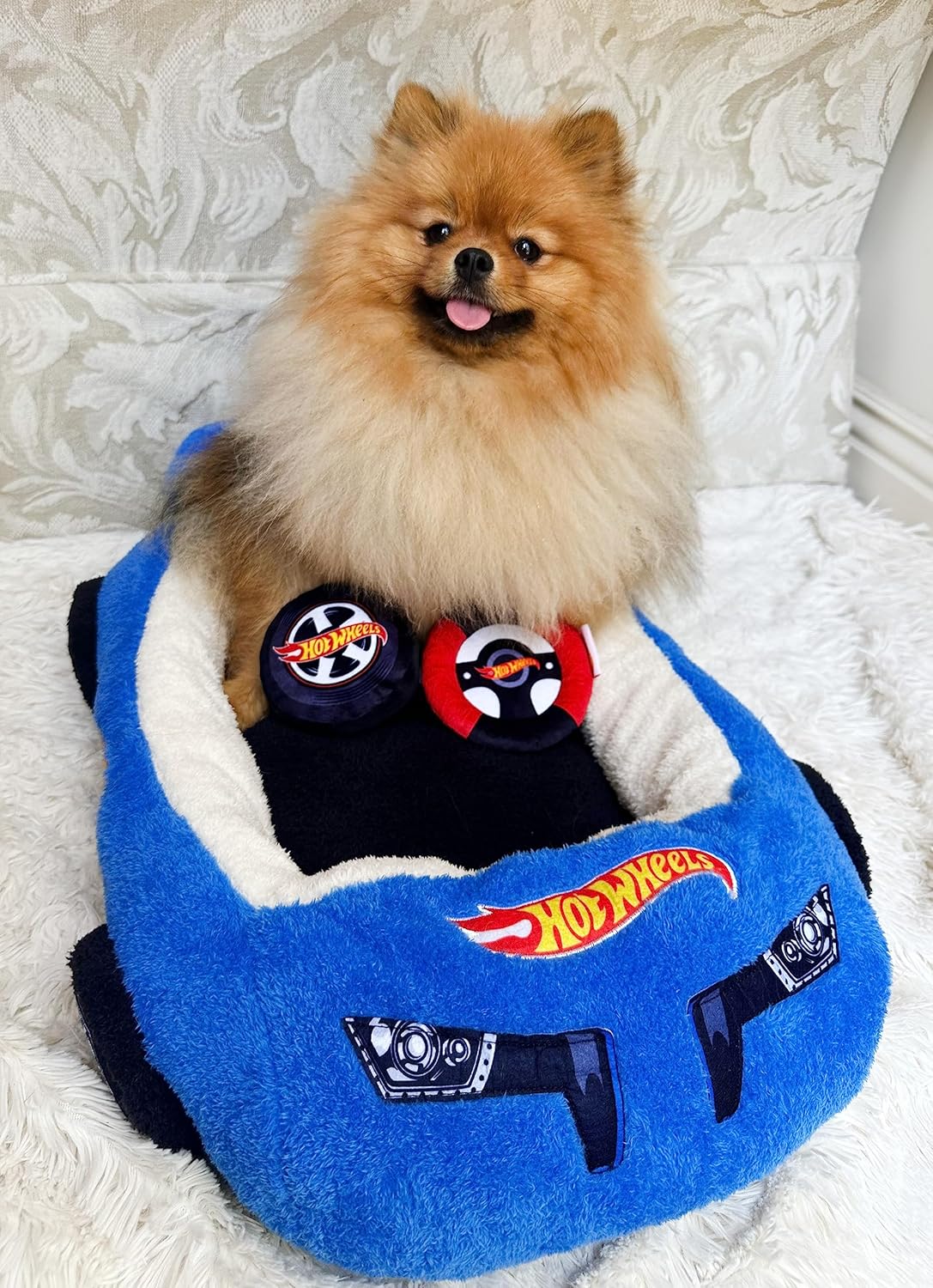 Hot Wheels Plush Car Pet Bed for Dogs and Cats with Toys