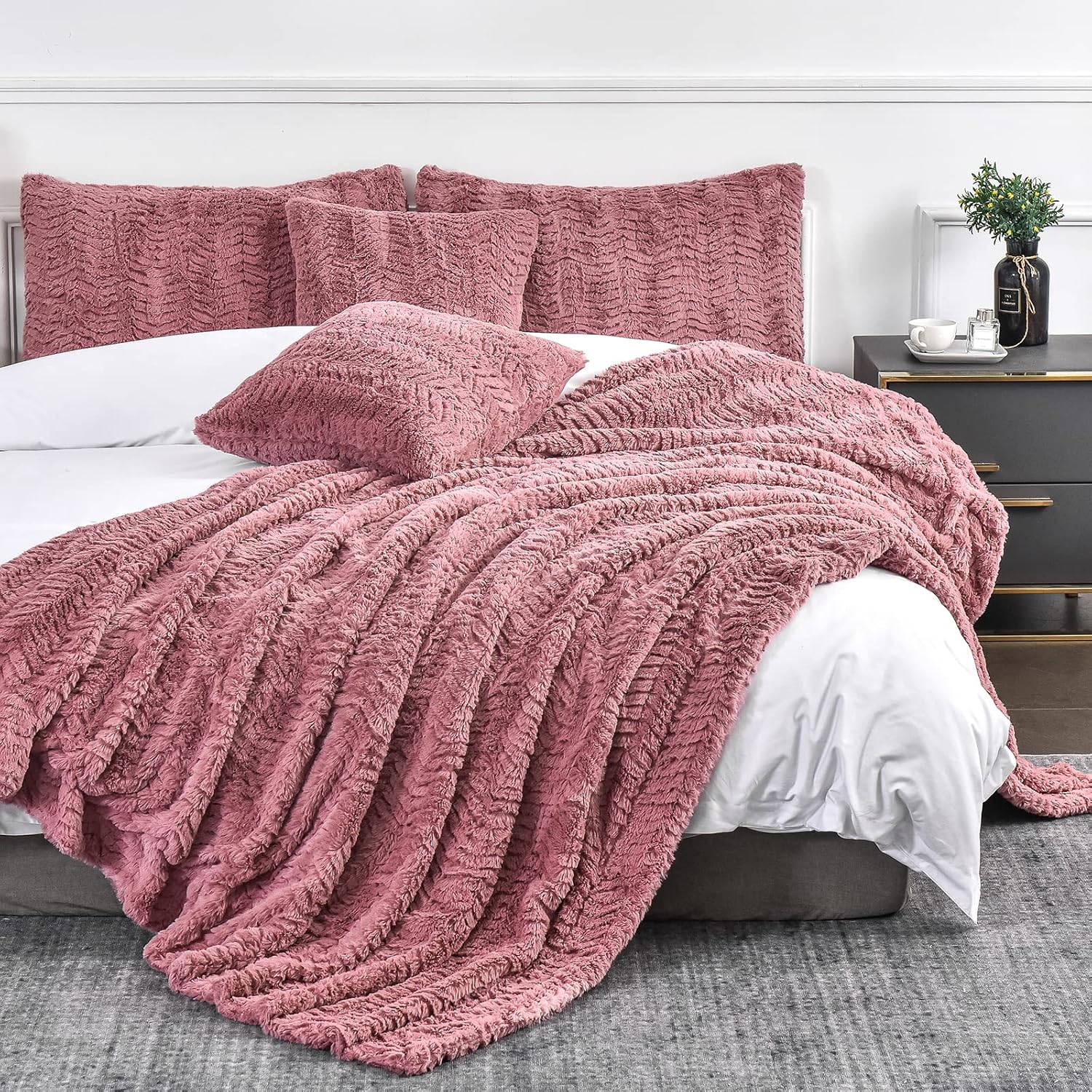 YUSOKI Luxury Faux Fur Blanket for Cozy Home Decoration