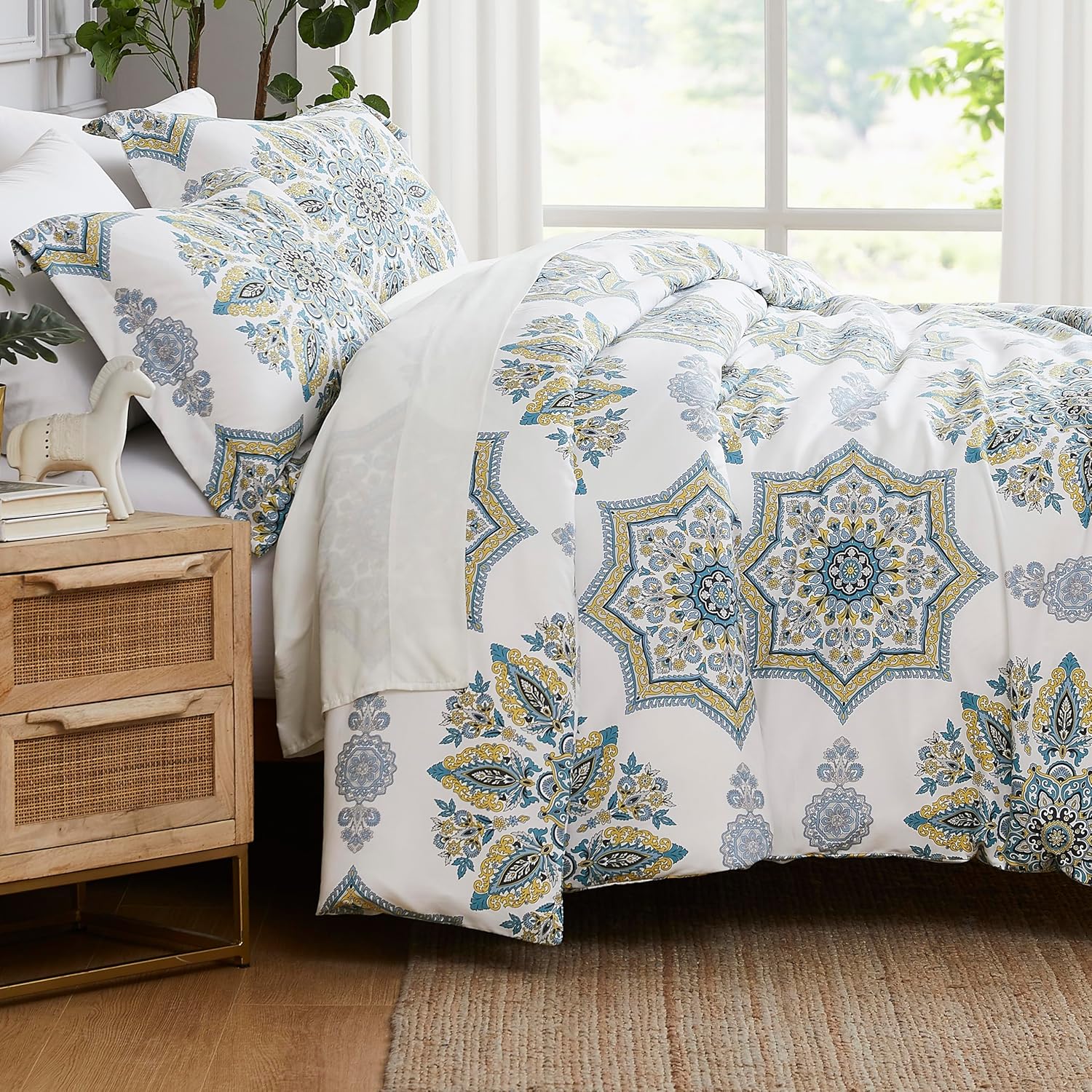 Oversized Comforter Full Size Set with Boho Paisley Design