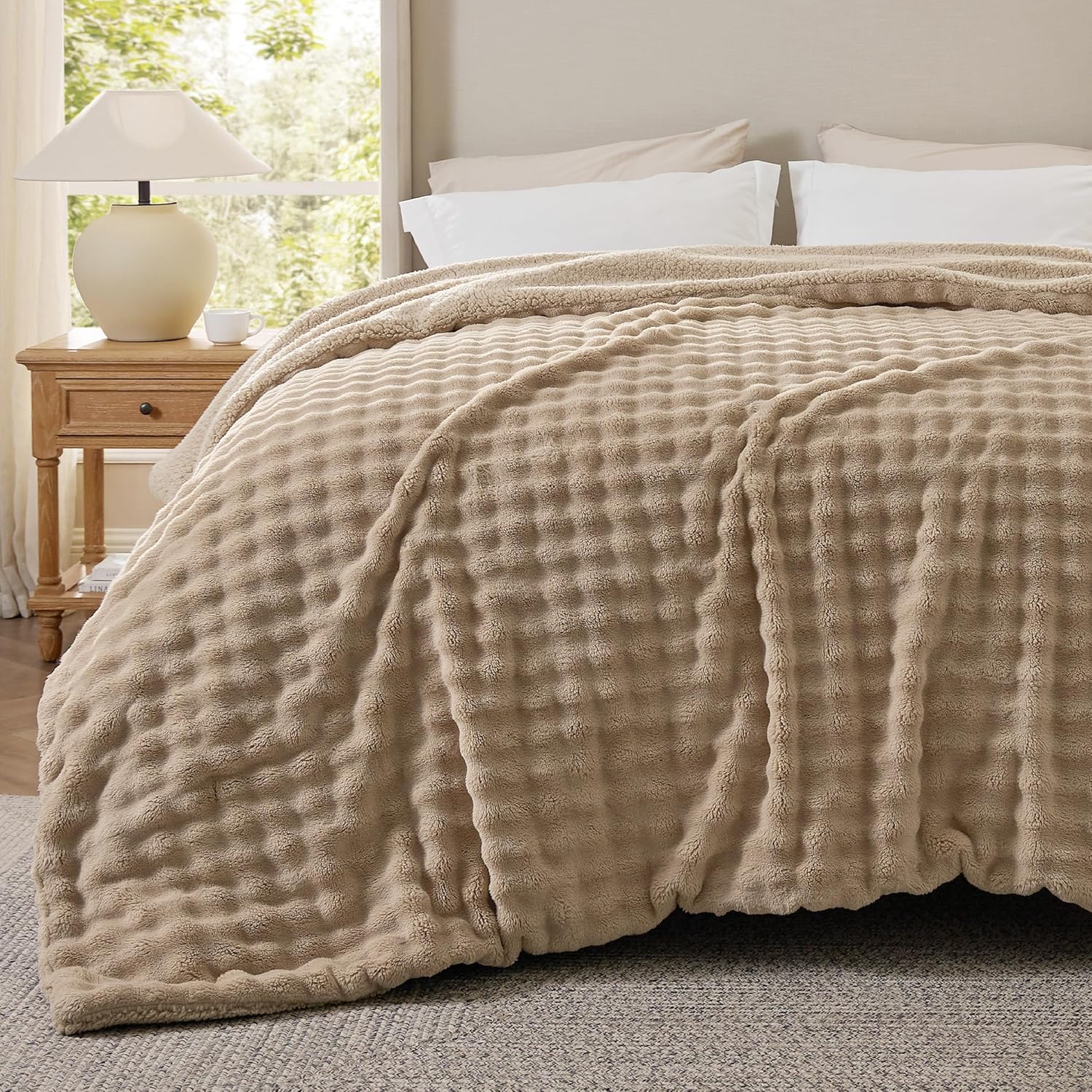 Bedsure Bubble Sherpa Blanket Queen Size for Cozy Winter Nights