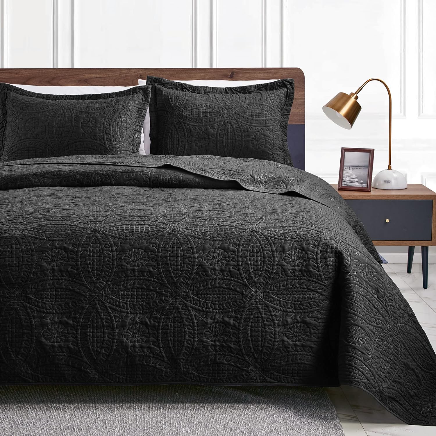Love's Cabin King Size Quilt Set - Soft Lightweight Bedspread