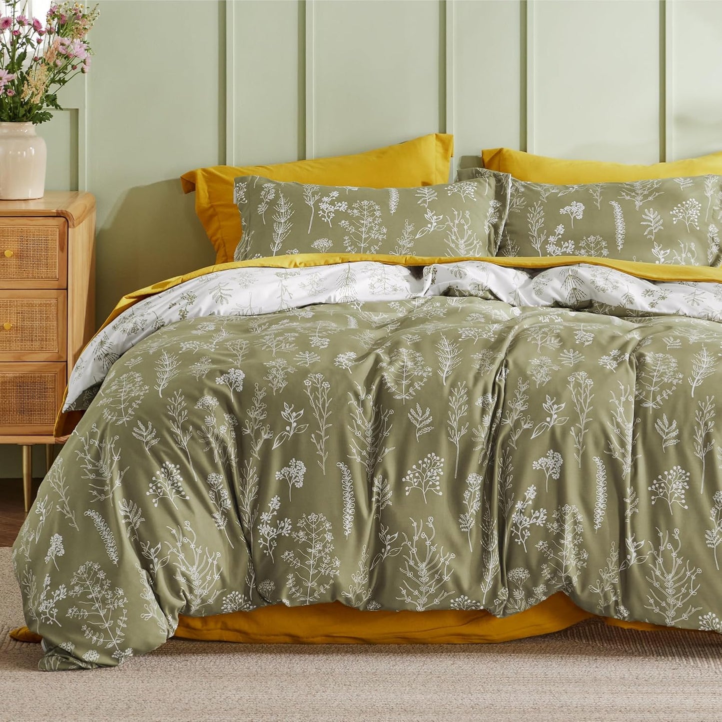 Reversible Olive Green Queen Duvet Cover Set with Floral Design
