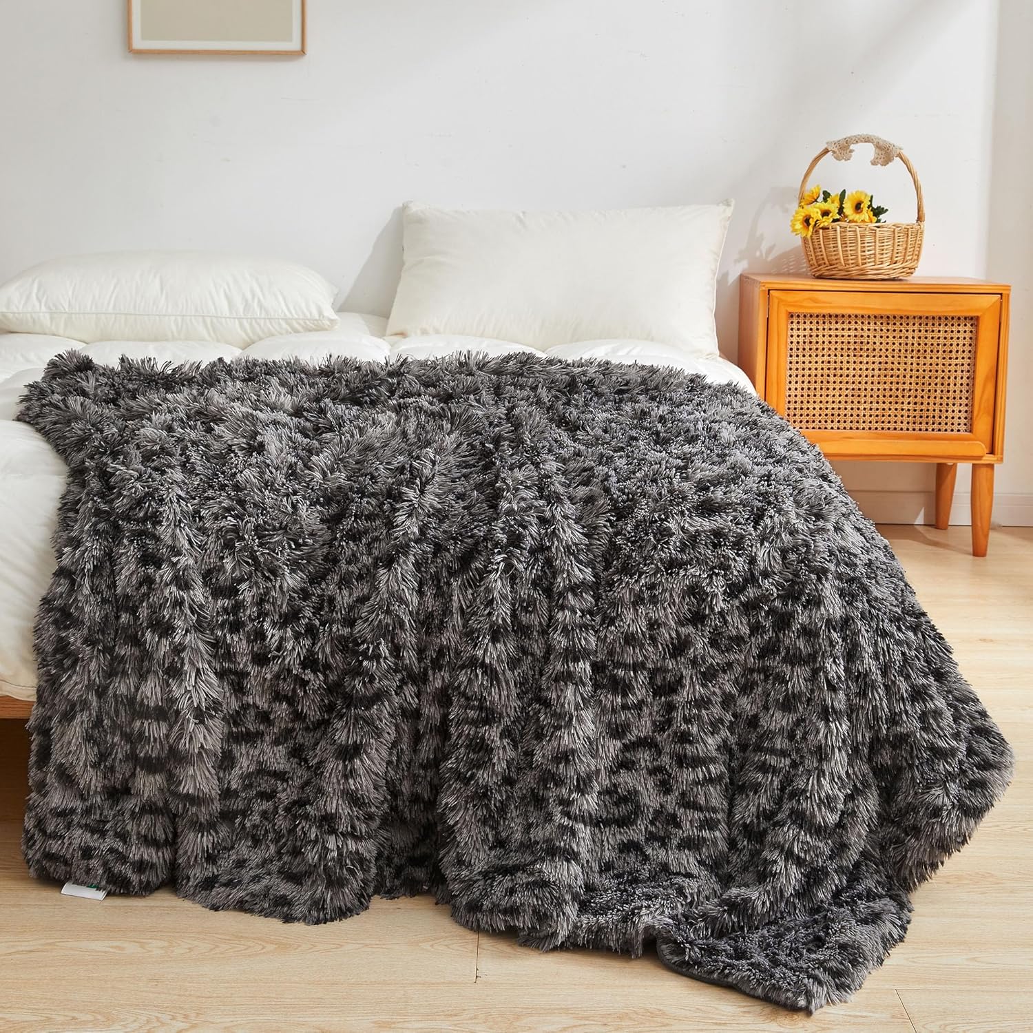 Luxury Faux Fur Leopard Print Blanket for Cozy Comfort