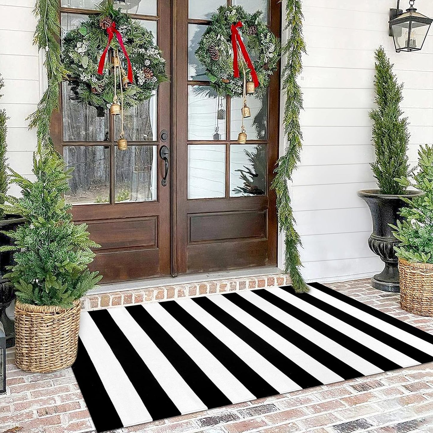 KILOCOCO Black White Striped Rug - Stylish Outdoor Welcome Mat