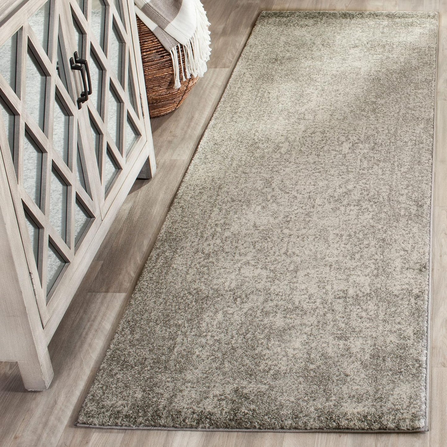 SAFAVIEH Evoke Collection 2ft 2in x 15ft Silver / Ivory Runner Rug