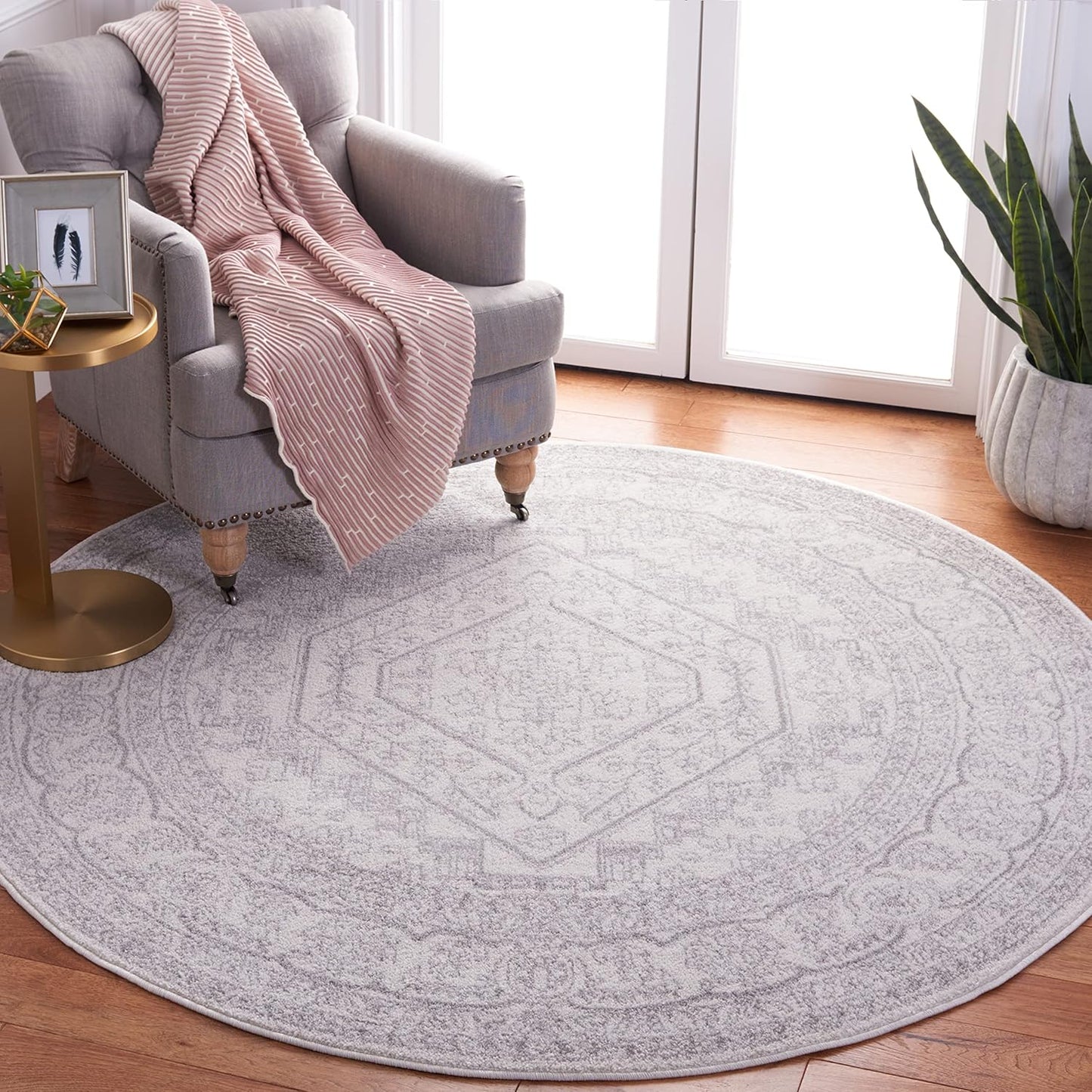 SAFAVIEH Adirondack Collection Area Rug - 6ft Round, Ivory & Silver