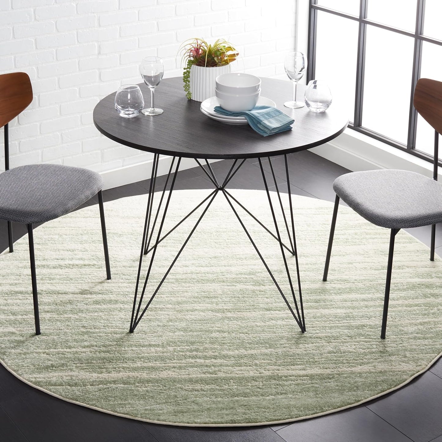 SAFAVIEH Adirondack Collection Area Rug - 6ft Round, Sage & Ivory