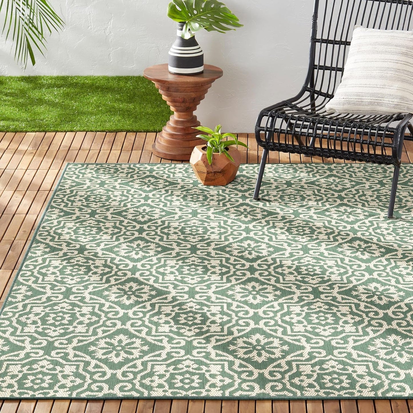 Nicole Miller New York Patio Country Danica Geometric Area Rug