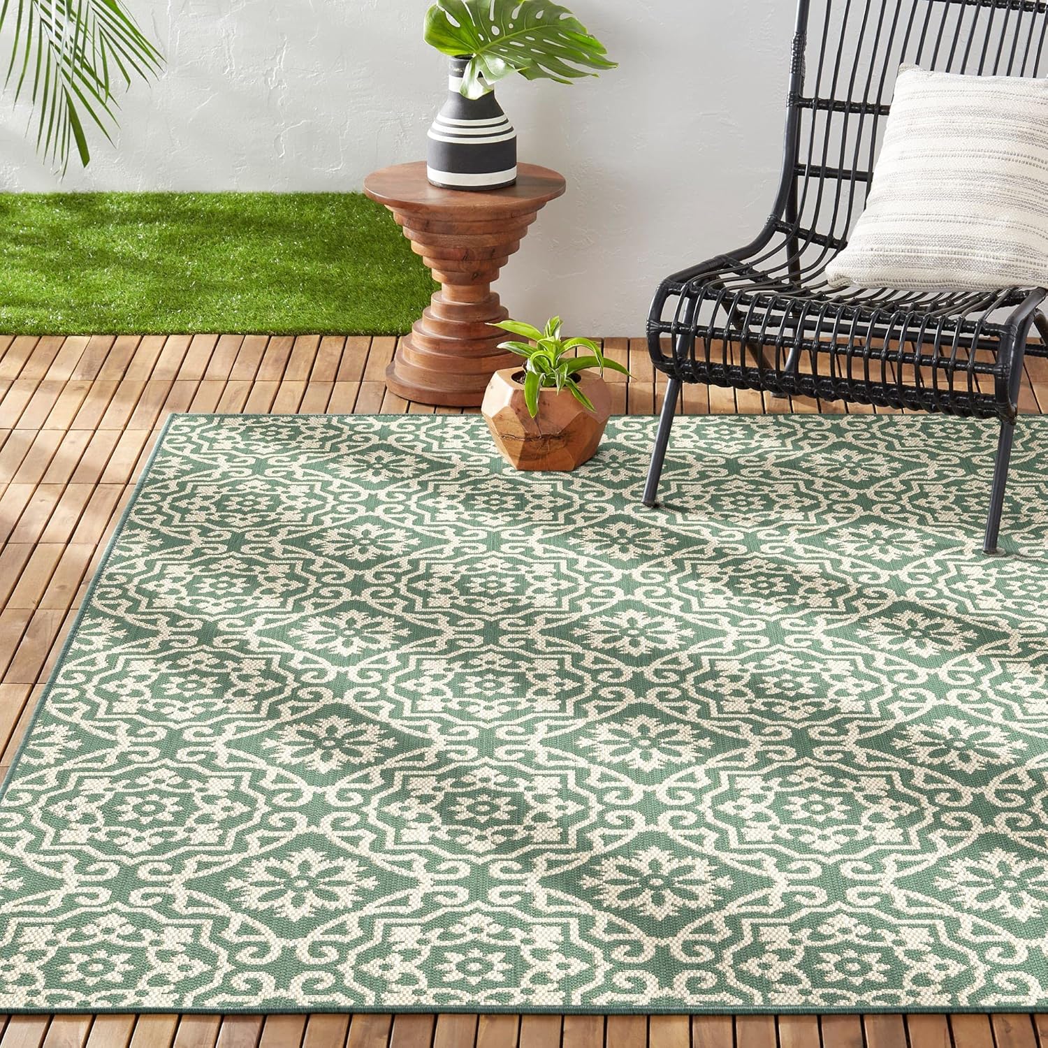 Nicole Miller New York Patio Country Danica Geometric Area Rug
