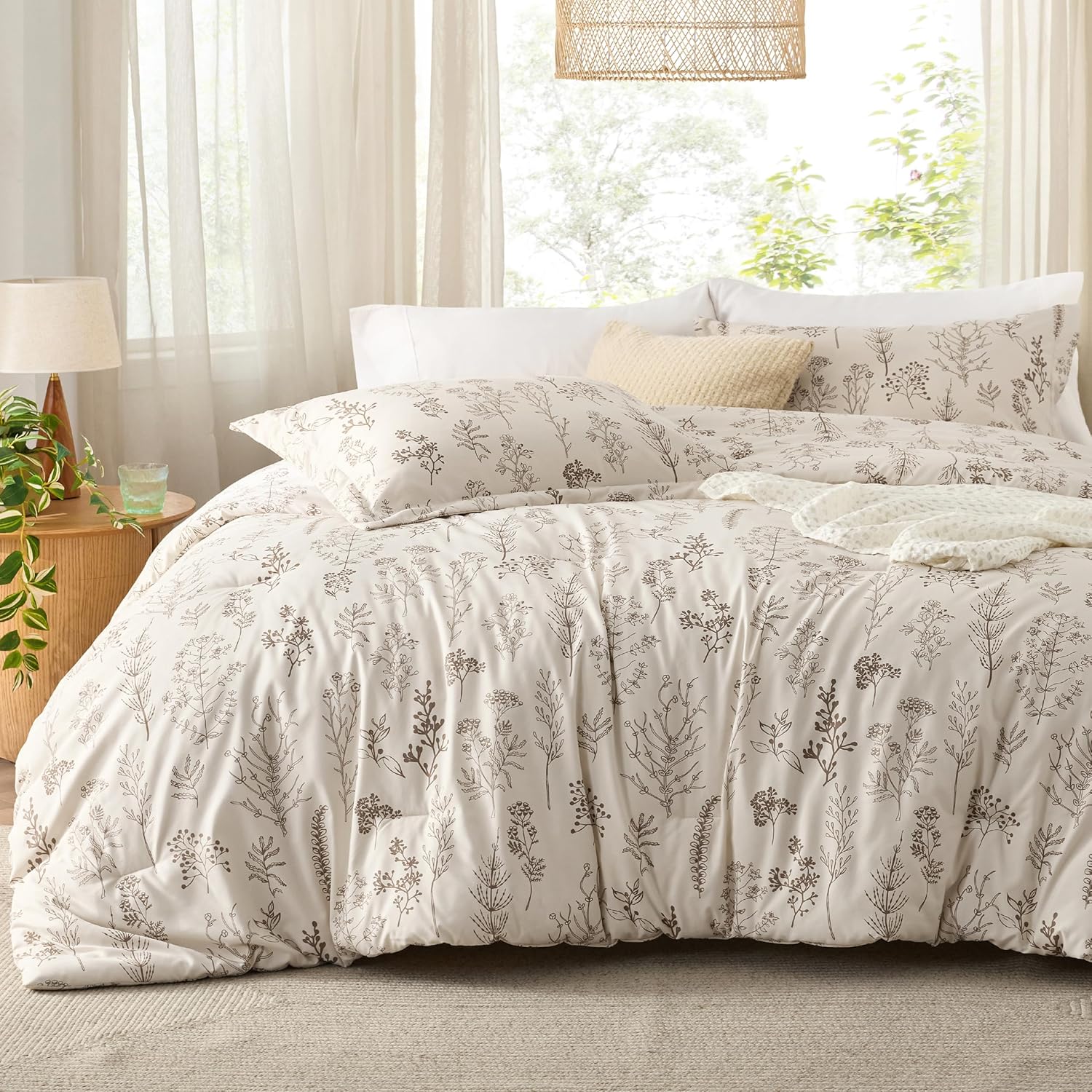 Bedsure Full Comforter Set - Cute Floral Bedding for Cozy Nights