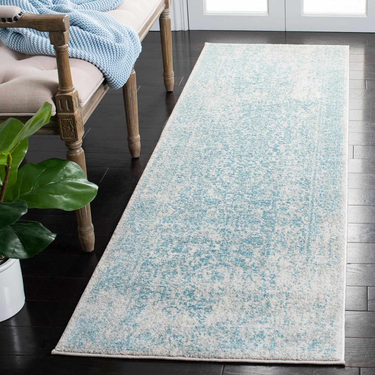 SAFAVIEH Evoke Collection Runner Rug - Stylish and Durable