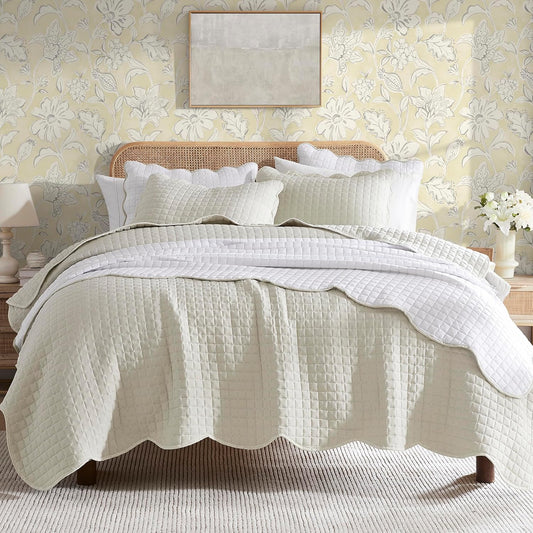 Beige Queen Size Quilt Bedding Set for Cozy Farmhouse Charm