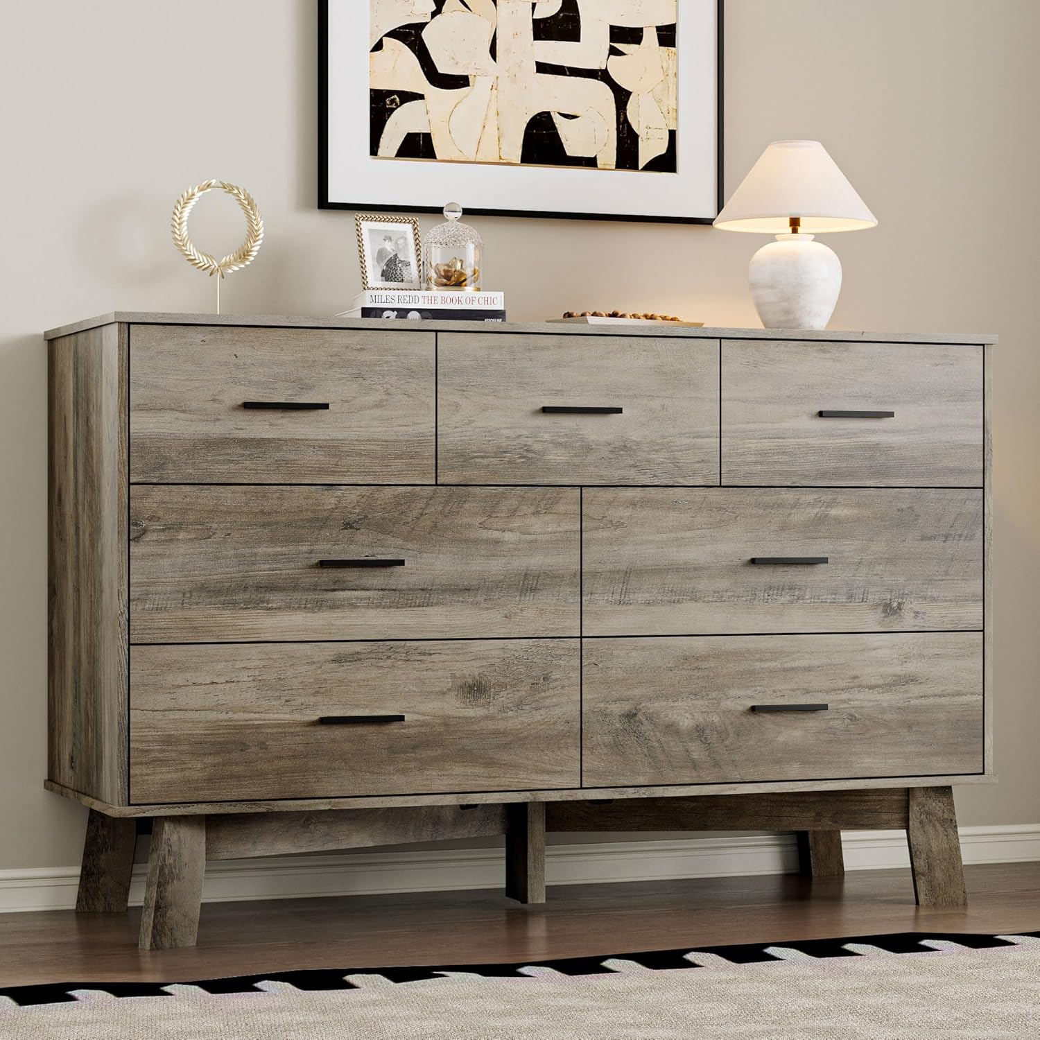 Modern 7-Drawer Dresser for Bedroom with Chic Design