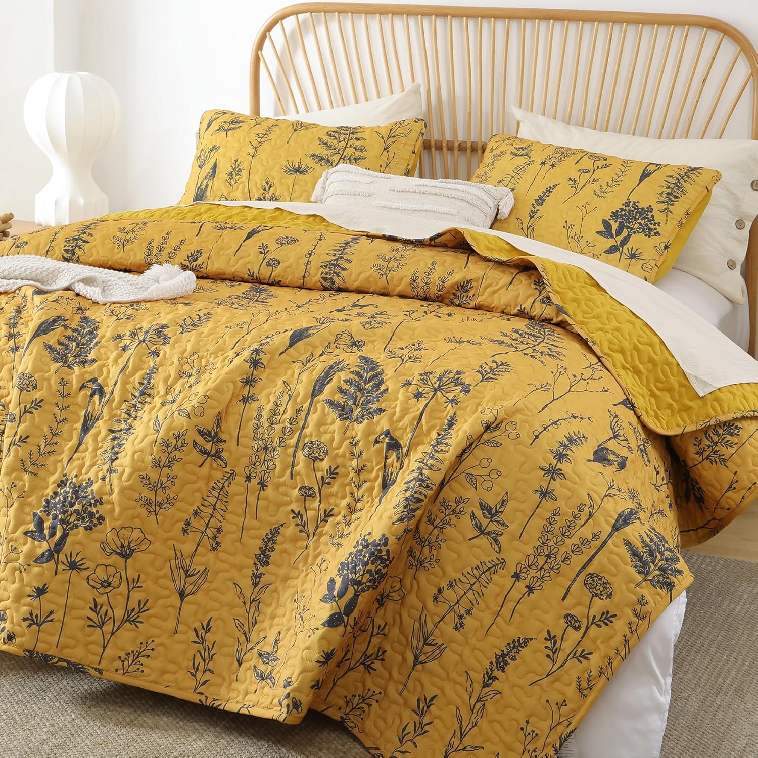 King Size Floral Quilt Set with Reversible Design for Comfort