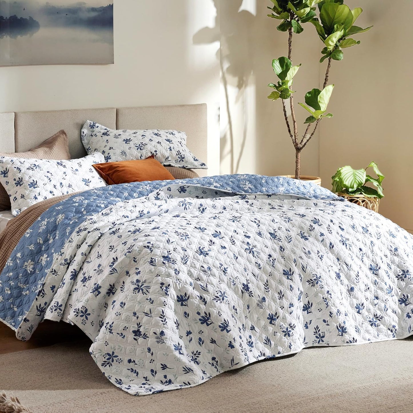 Bedsure Floral Quilt Set King - Reversible Blue & White Design