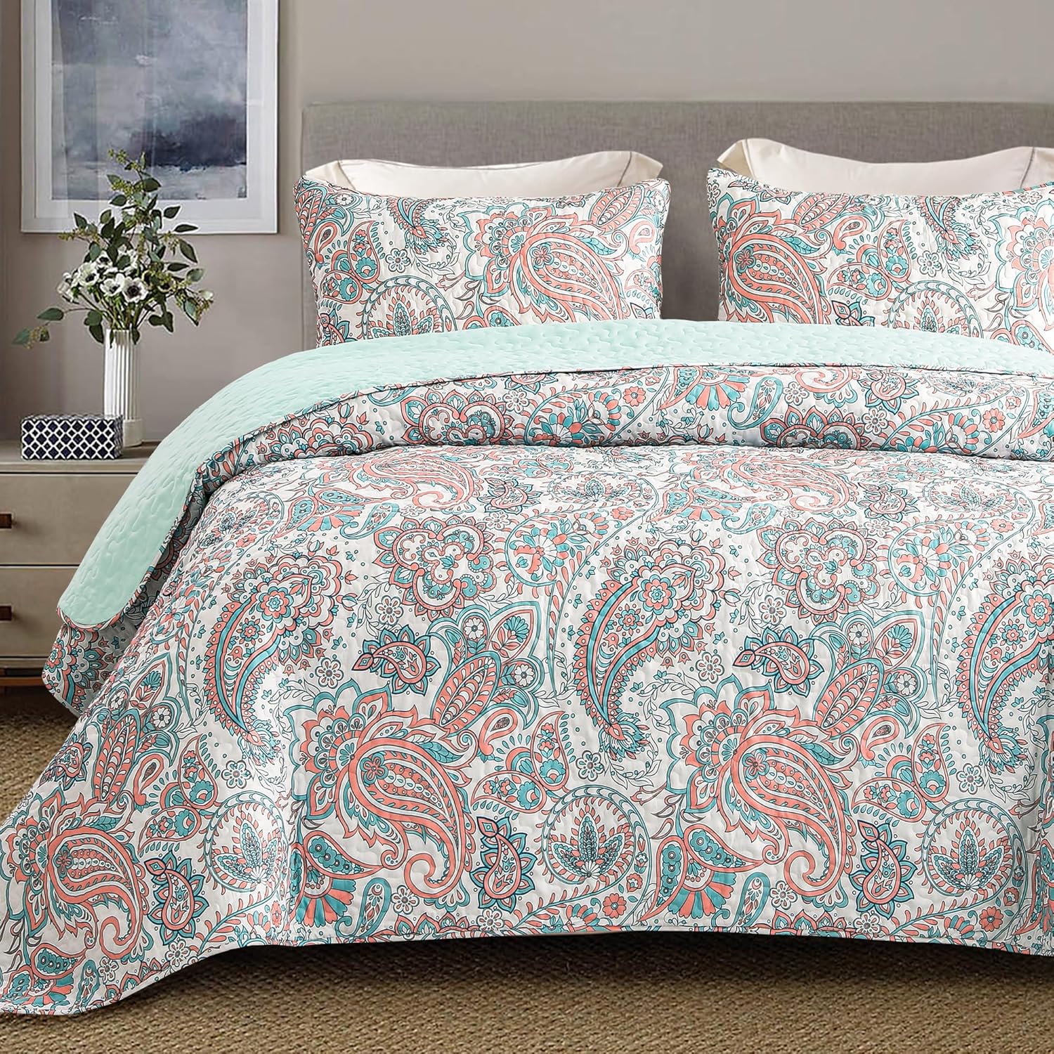 Exclusivo Mezcla Reversible Boho Quilt Set for Queen Size Beds