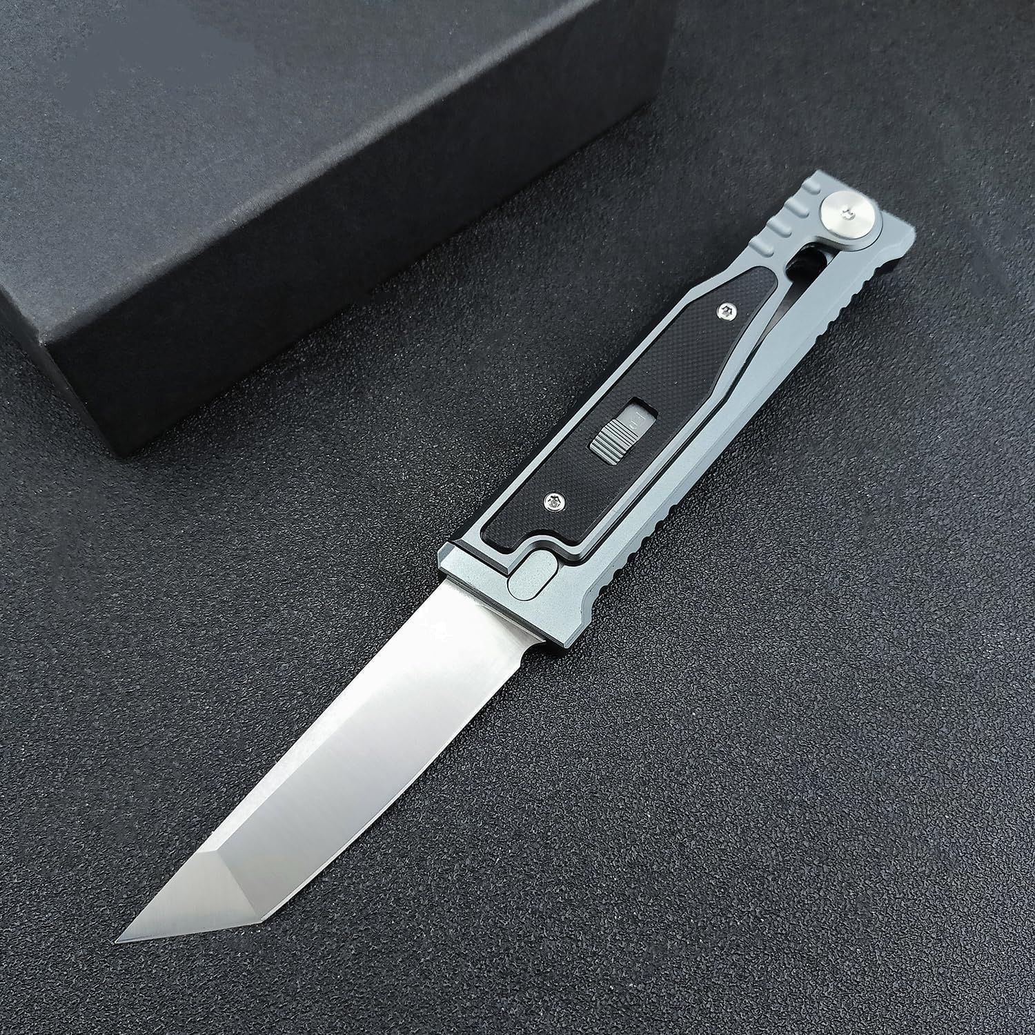 Tactical Locking Folding Knife with D2 Steel Tanto Blade