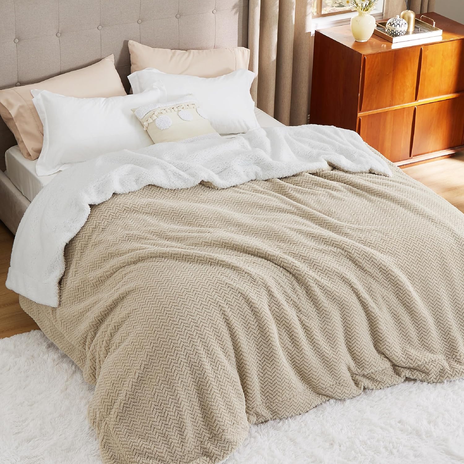 Bedsure Sherpa Fleece King Size Blanket - Cozy Herringbone Design