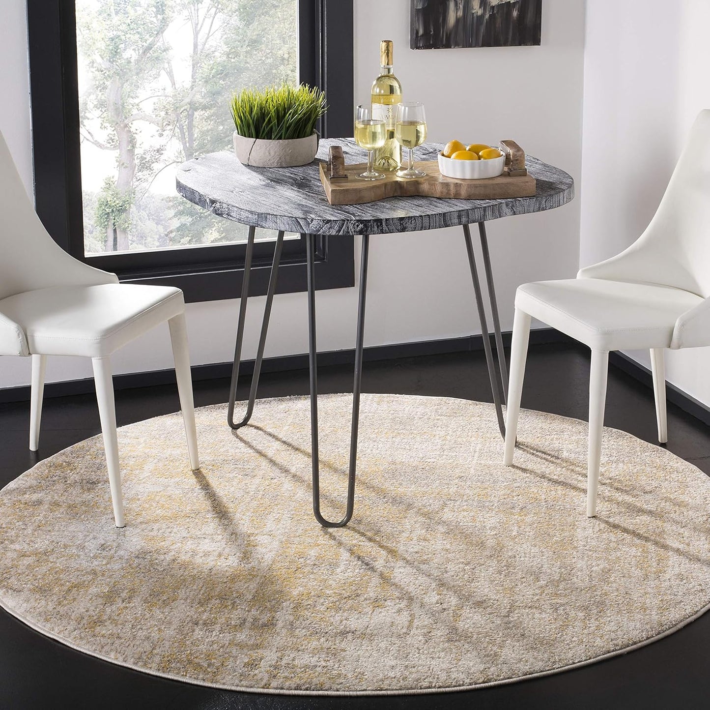 SAFAVIEH Adirondack Collection Area Rug - 6ft Round, Creme & Gold