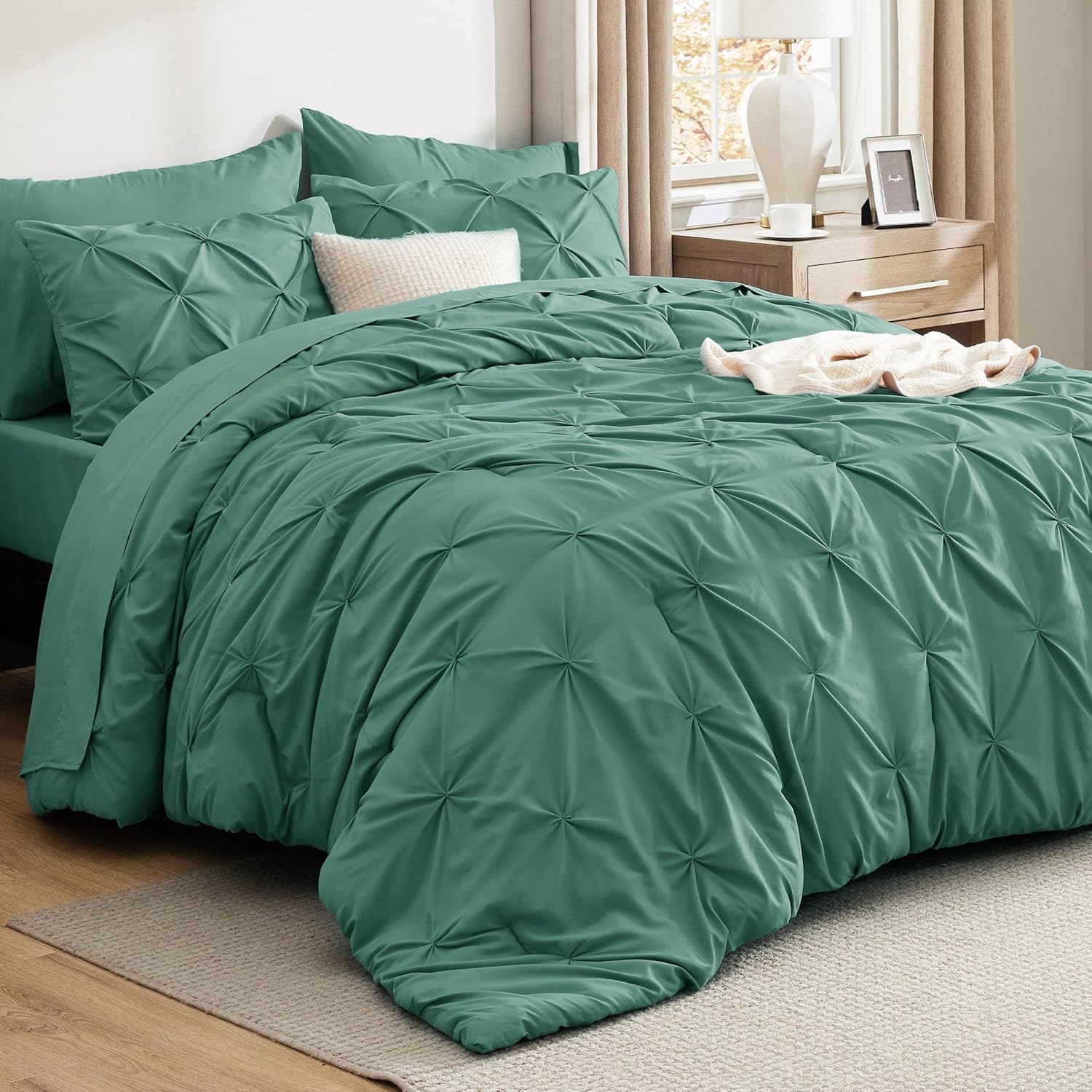 Bedsure Queen Comforter Set in Baby Pea Green for Cozy Elegance