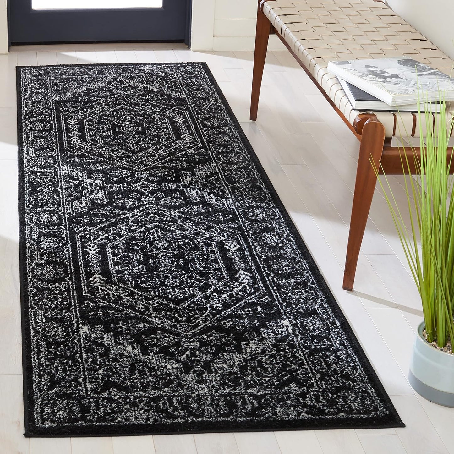 SAFAVIEH Adirondack Runner Rug - Durable Black & Ivory Design