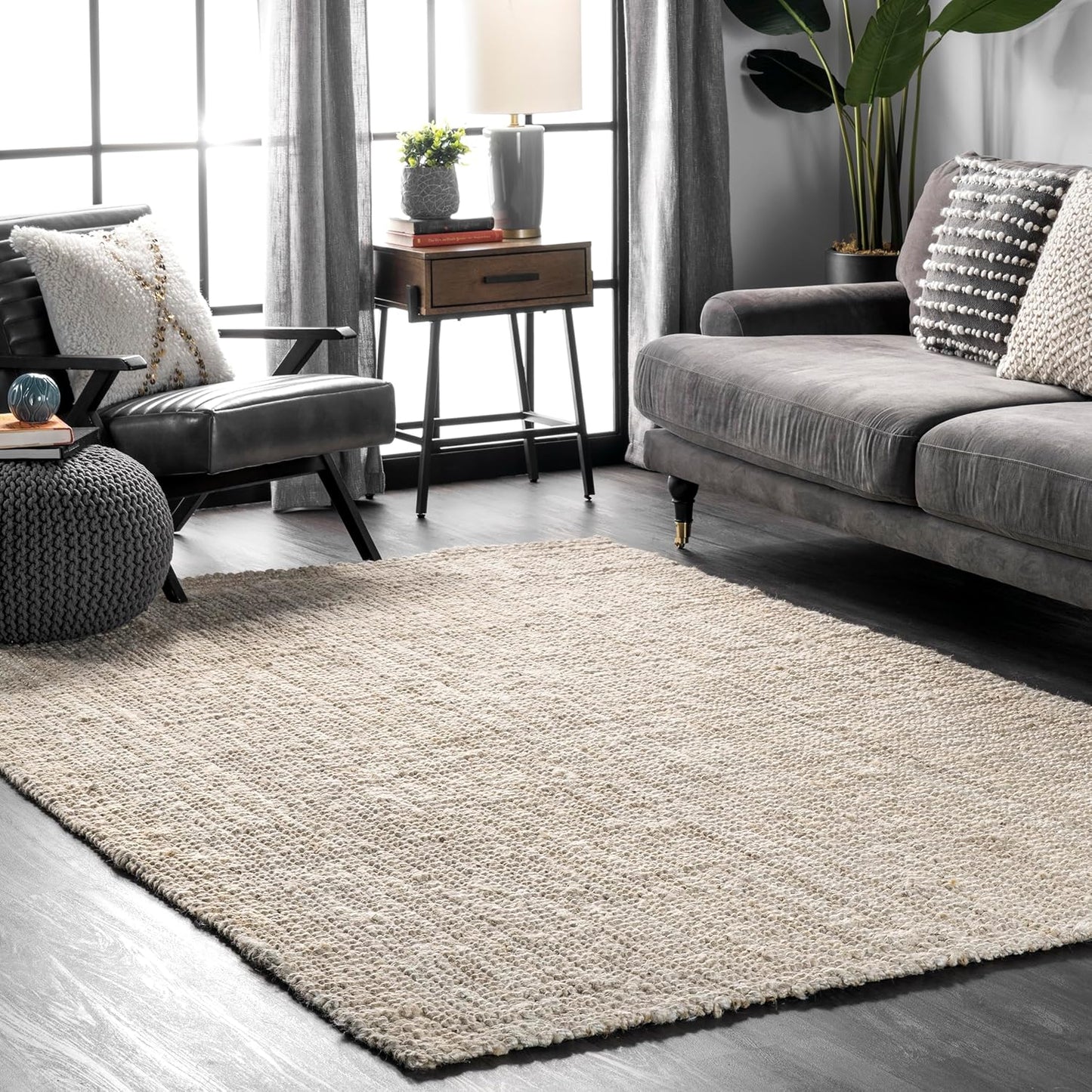 nuLOOM Ashli Solid Farmhouse Jute Area Rug for Elegant Spaces