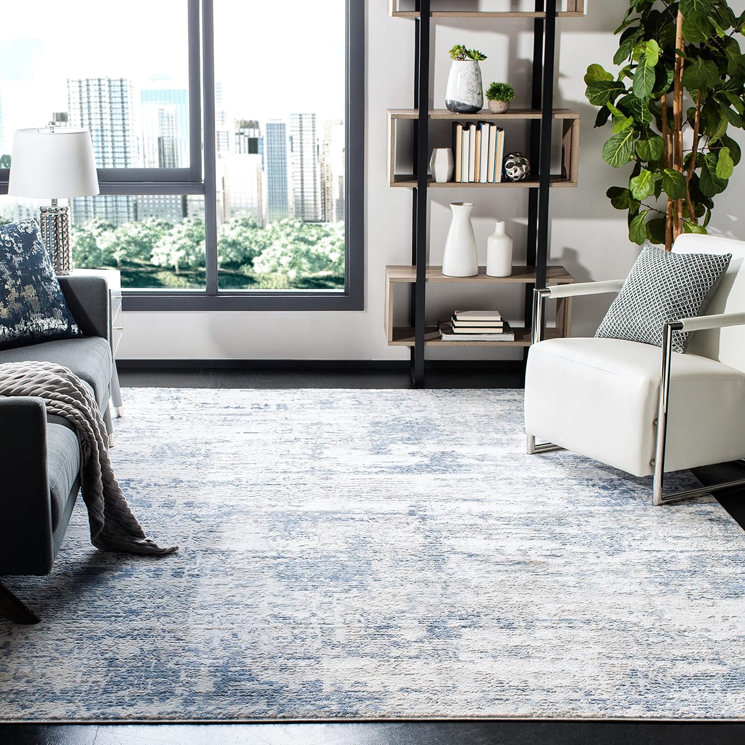 SAFAVIEH Amelia Collection Area Rug - Modern Abstract Design