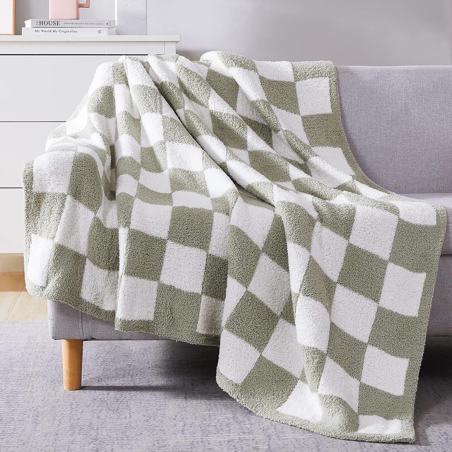 WRENSONGE Sage Green Checkered Throw Blanket - Cozy & Lightweight for Every Occasion!