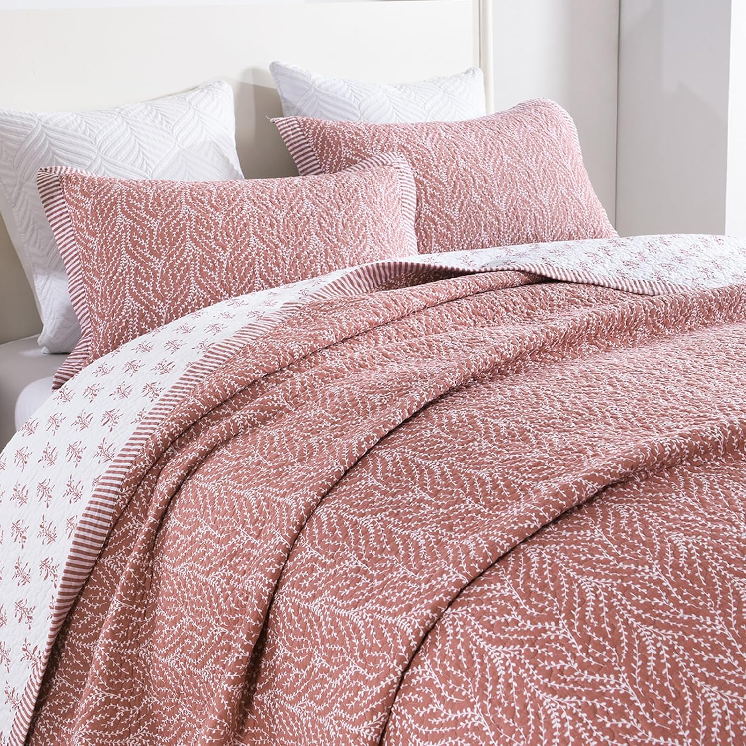 SahSahCasa King Size Quilt Set - Chic Botanical Pattern Bedding