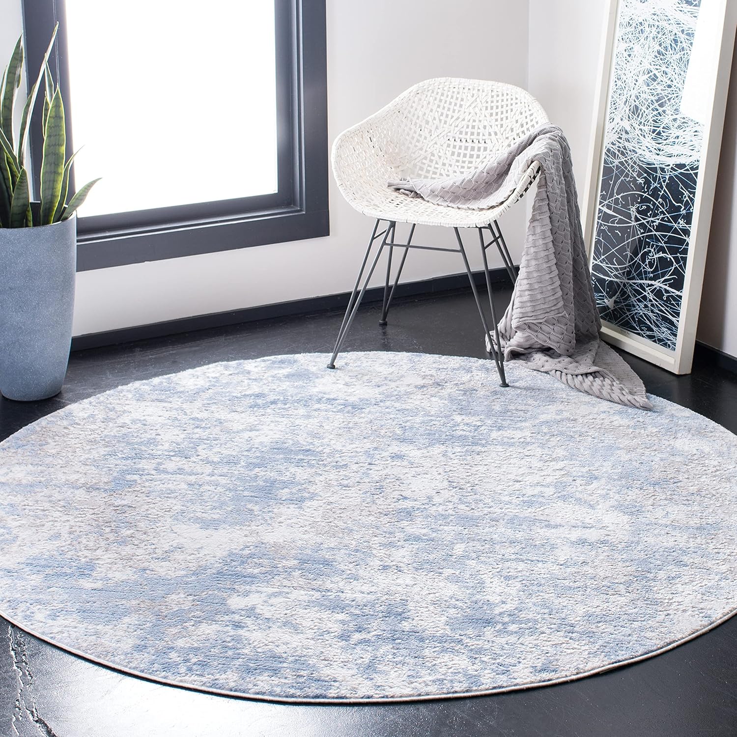 SAFAVIEH Amelia Collection Area Rug - Modern Abstract Design