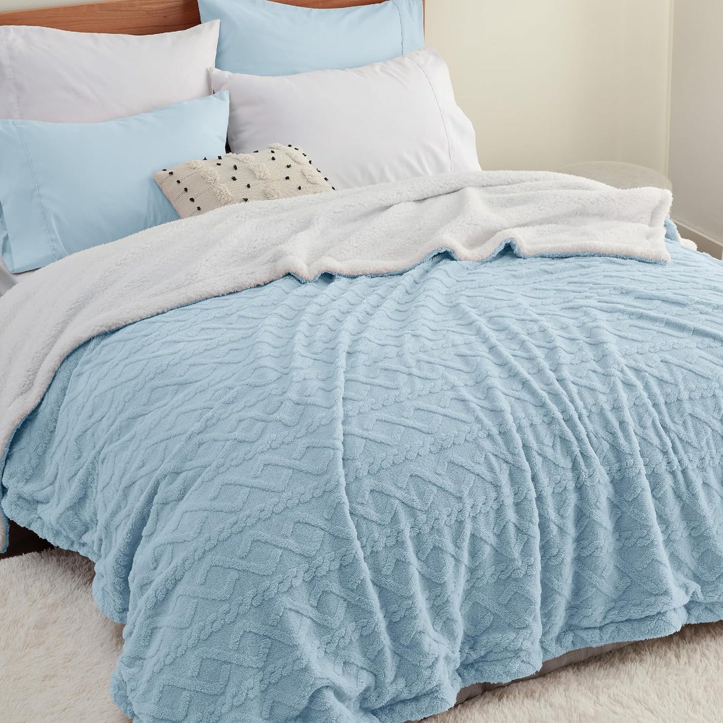 Bedsure Gentlesoft Sherpa Queen Size Blanket for Cozy Comfort